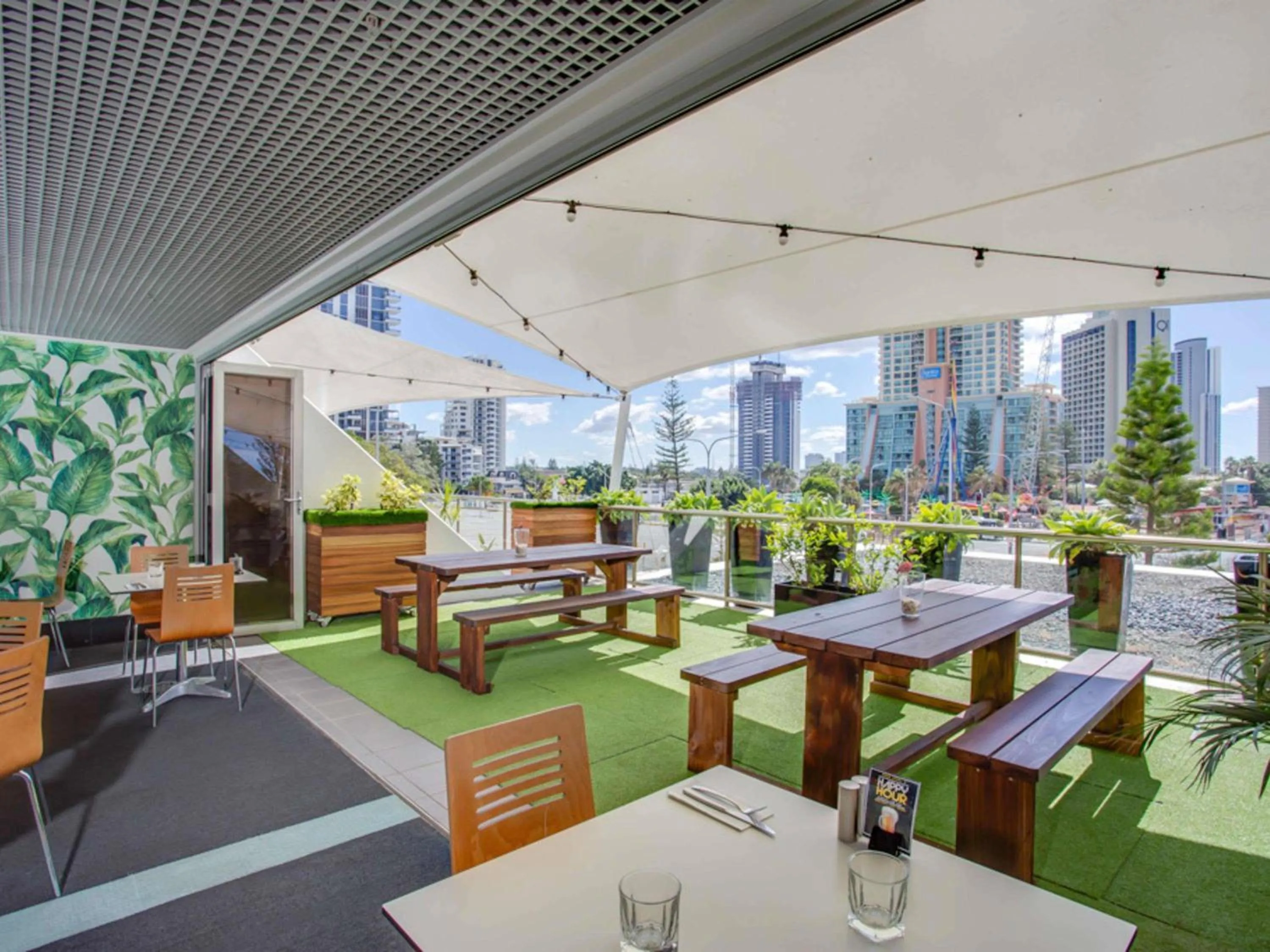 Restaurant/places to eat in Mantra on View