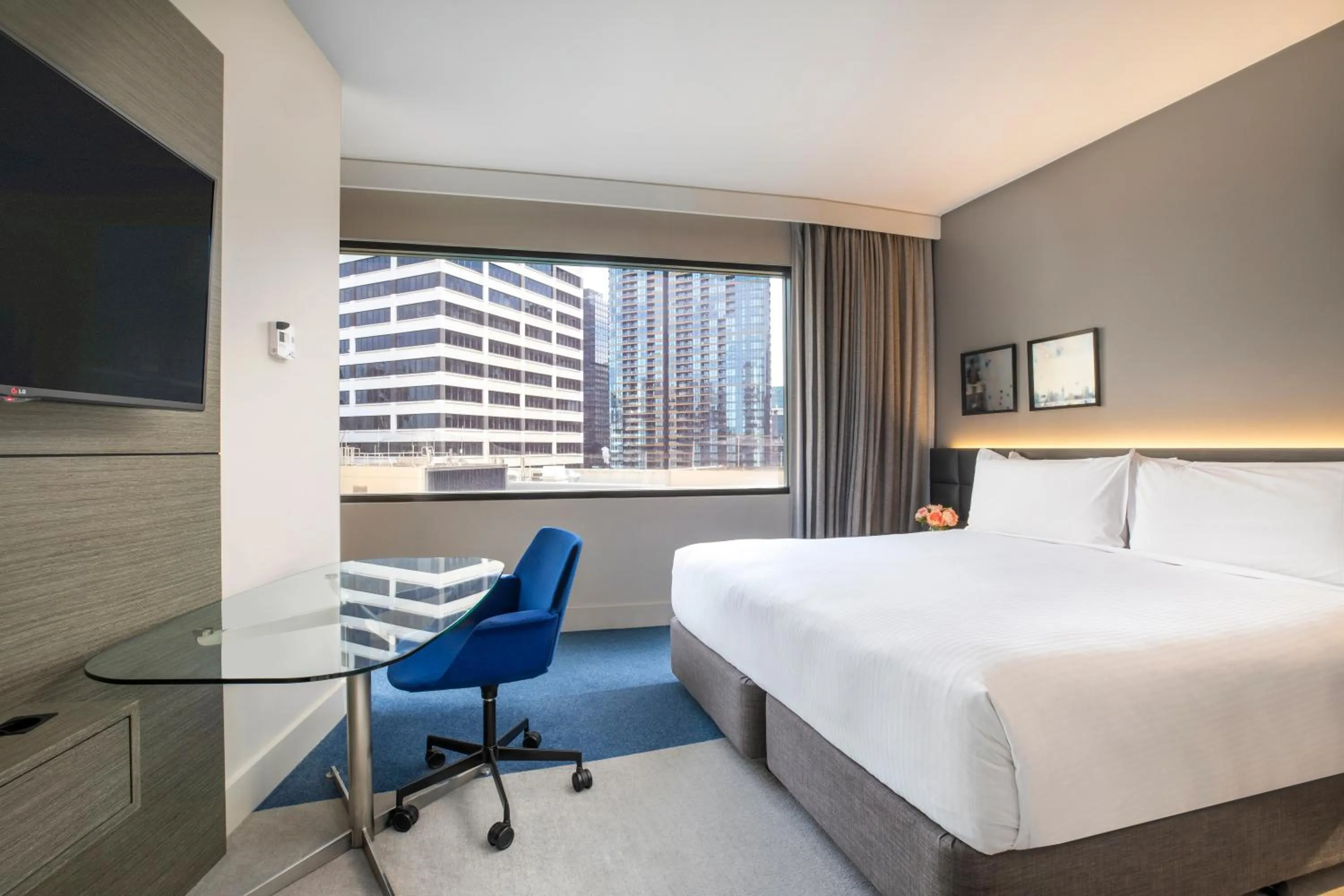 Bedroom, Bed in Crowne Plaza Melbourne by IHG