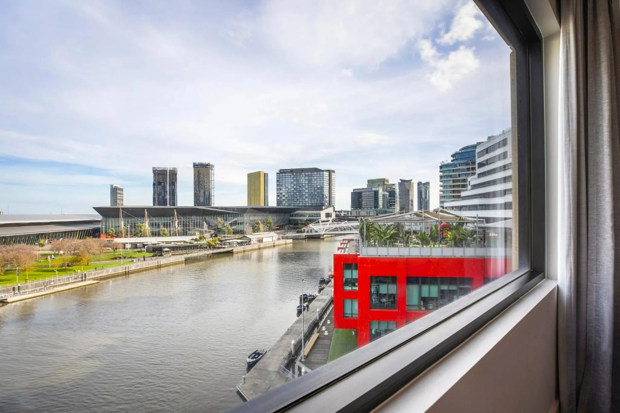 Photo of the whole room in Crowne Plaza Melbourne by IHG
