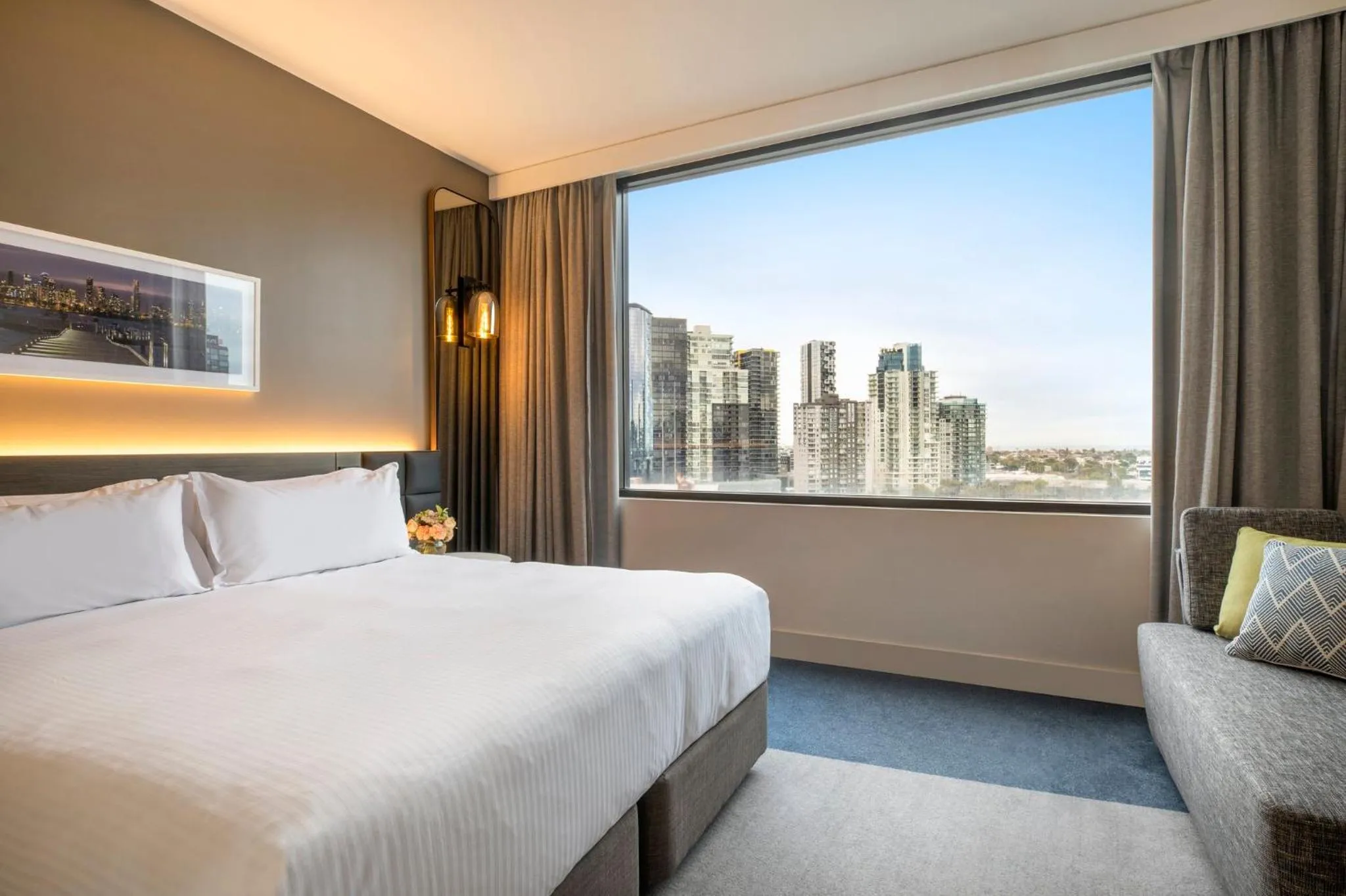 Photo of the whole room, Bed in Crowne Plaza Melbourne by IHG