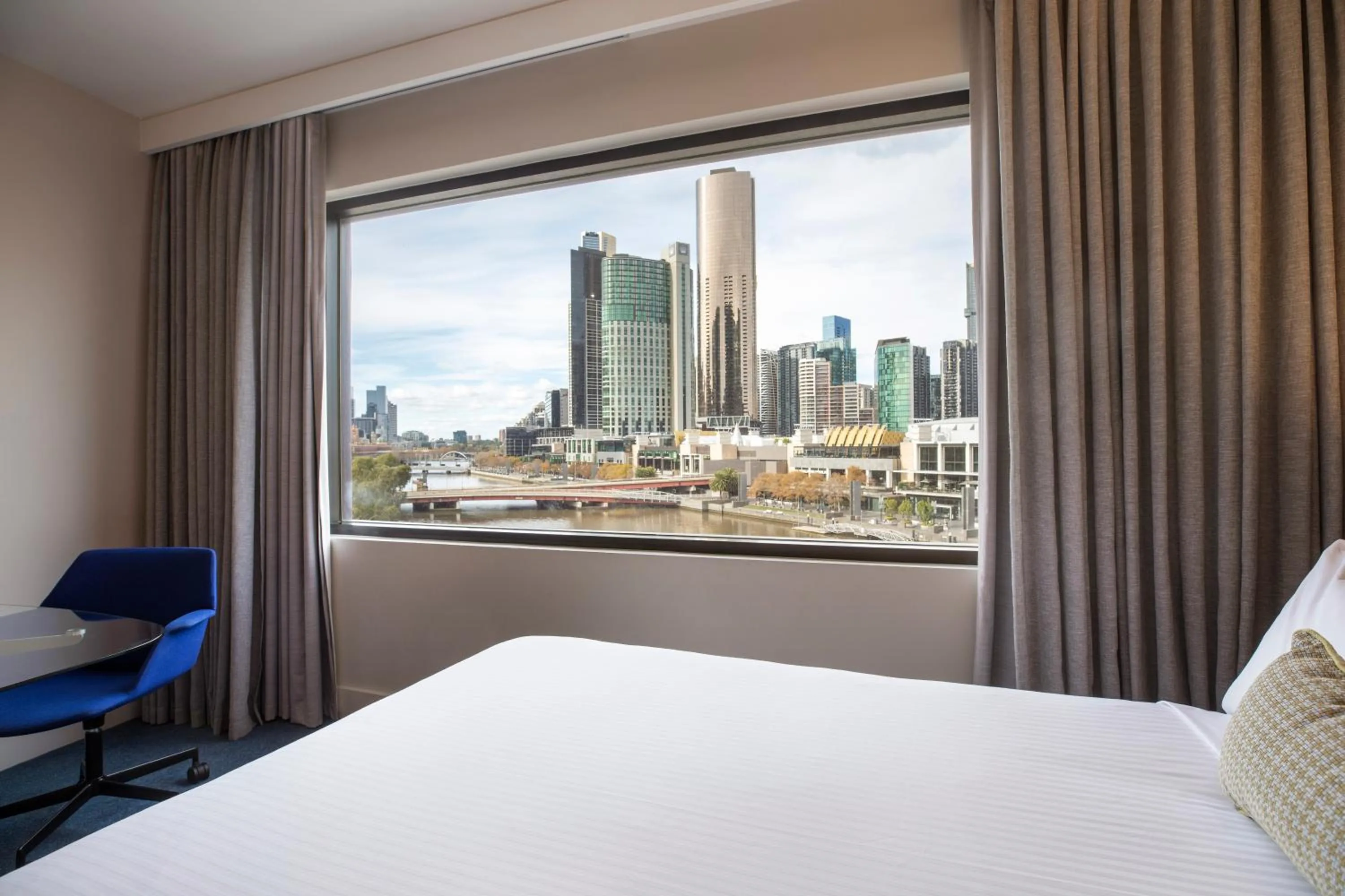 Bed in Crowne Plaza Melbourne by IHG