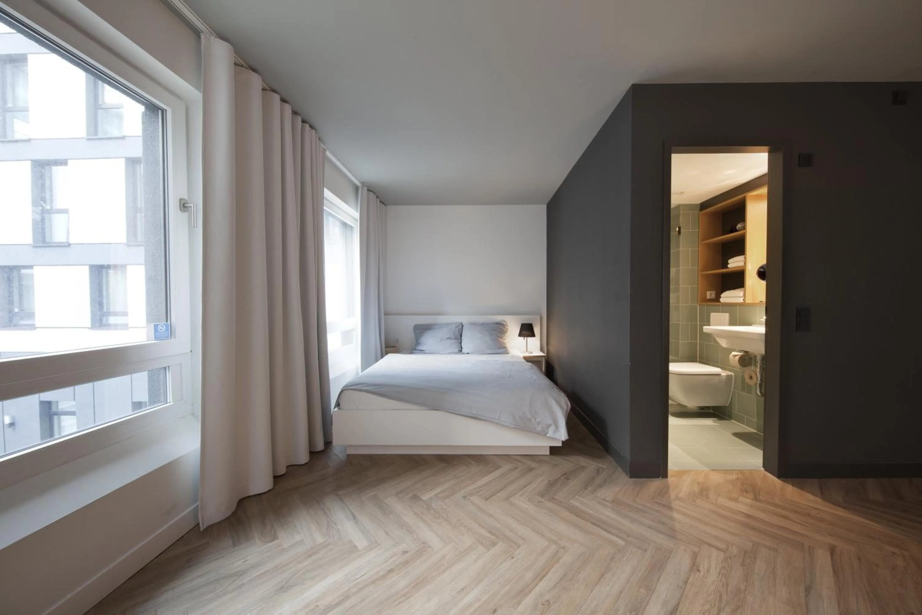 Toilet, Bed in smartments München Parkstadt Schwabing