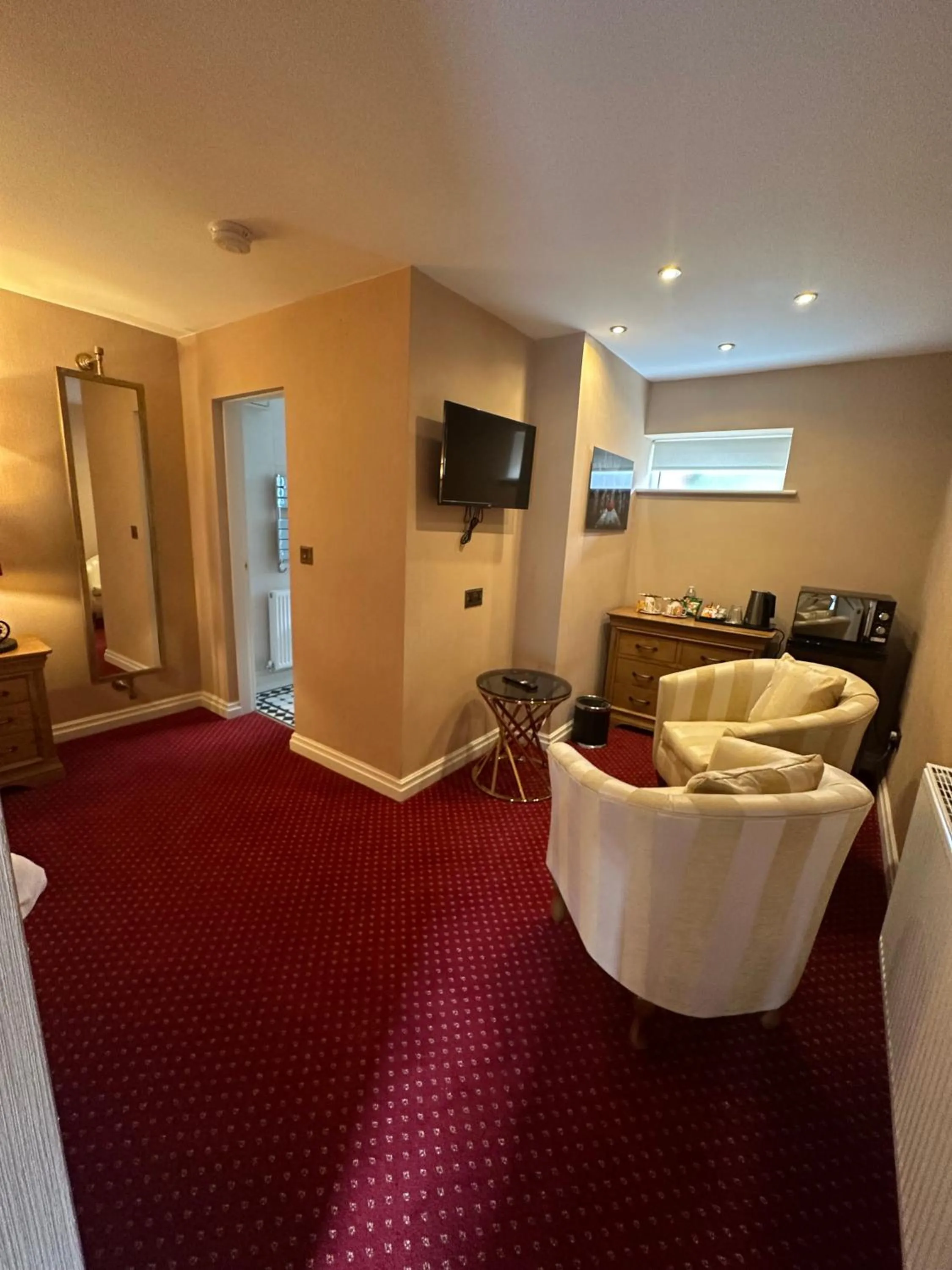 Bedroom, Bed in The Chester Court Hotel