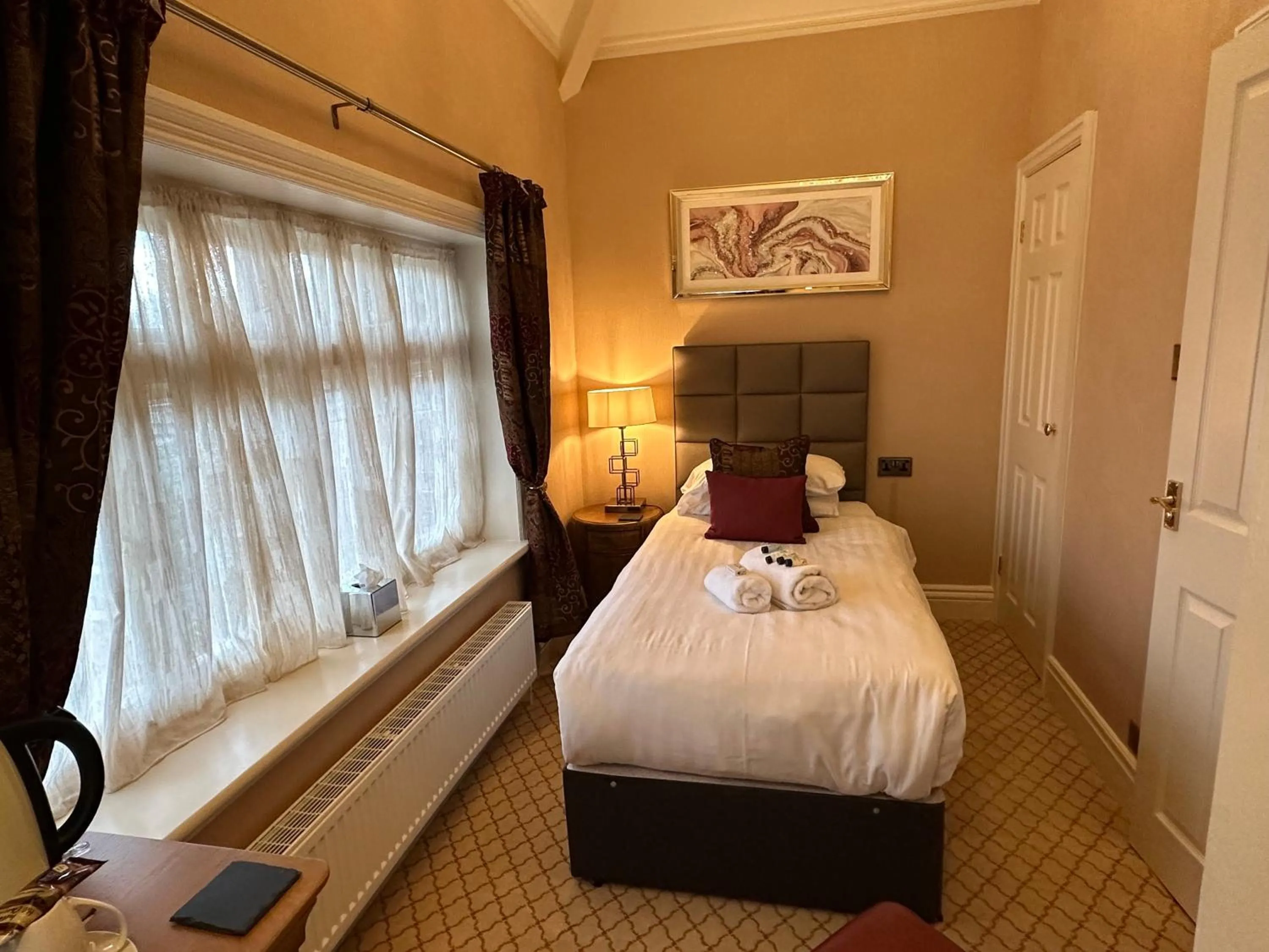 Bed in The Chester Court Hotel