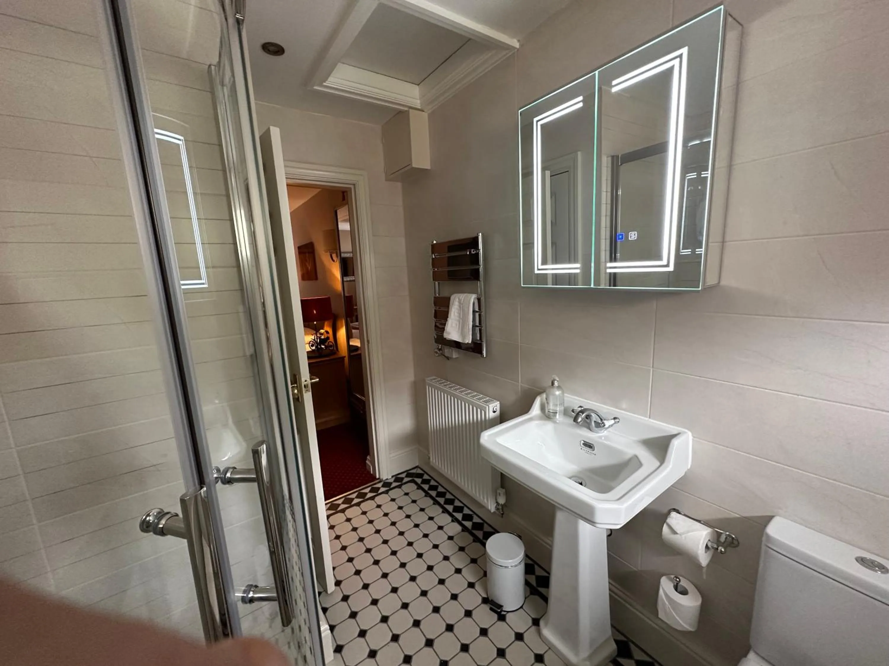 Bathroom in The Chester Court Hotel