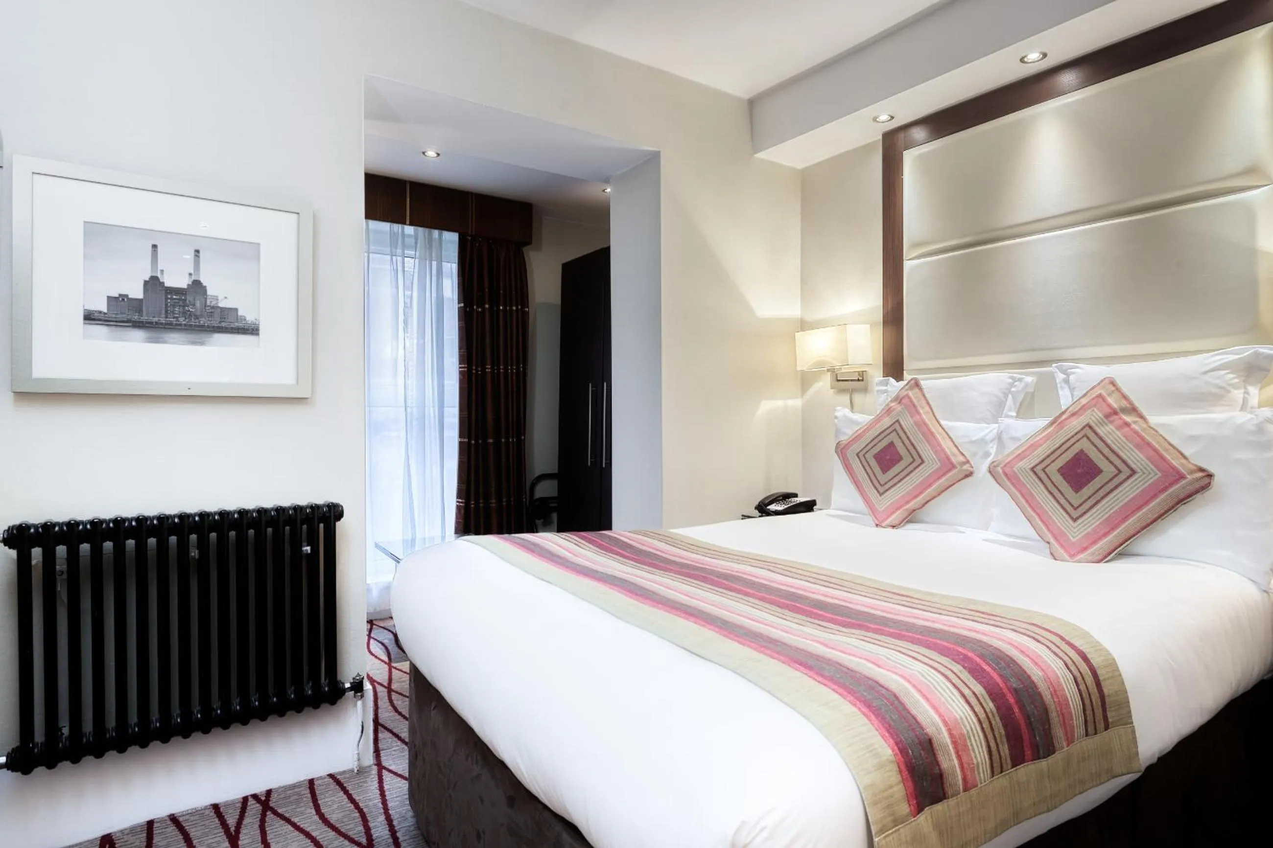 Bedroom, Bed in Grand Royale Hyde Park