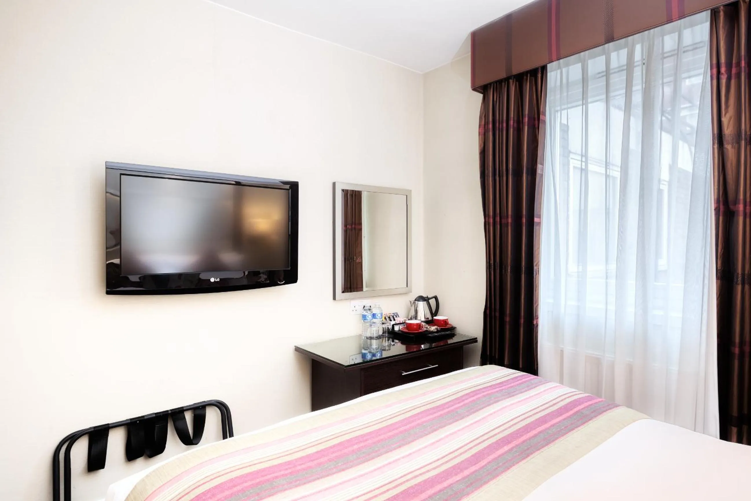 TV and multimedia, Bed in Grand Royale Hyde Park