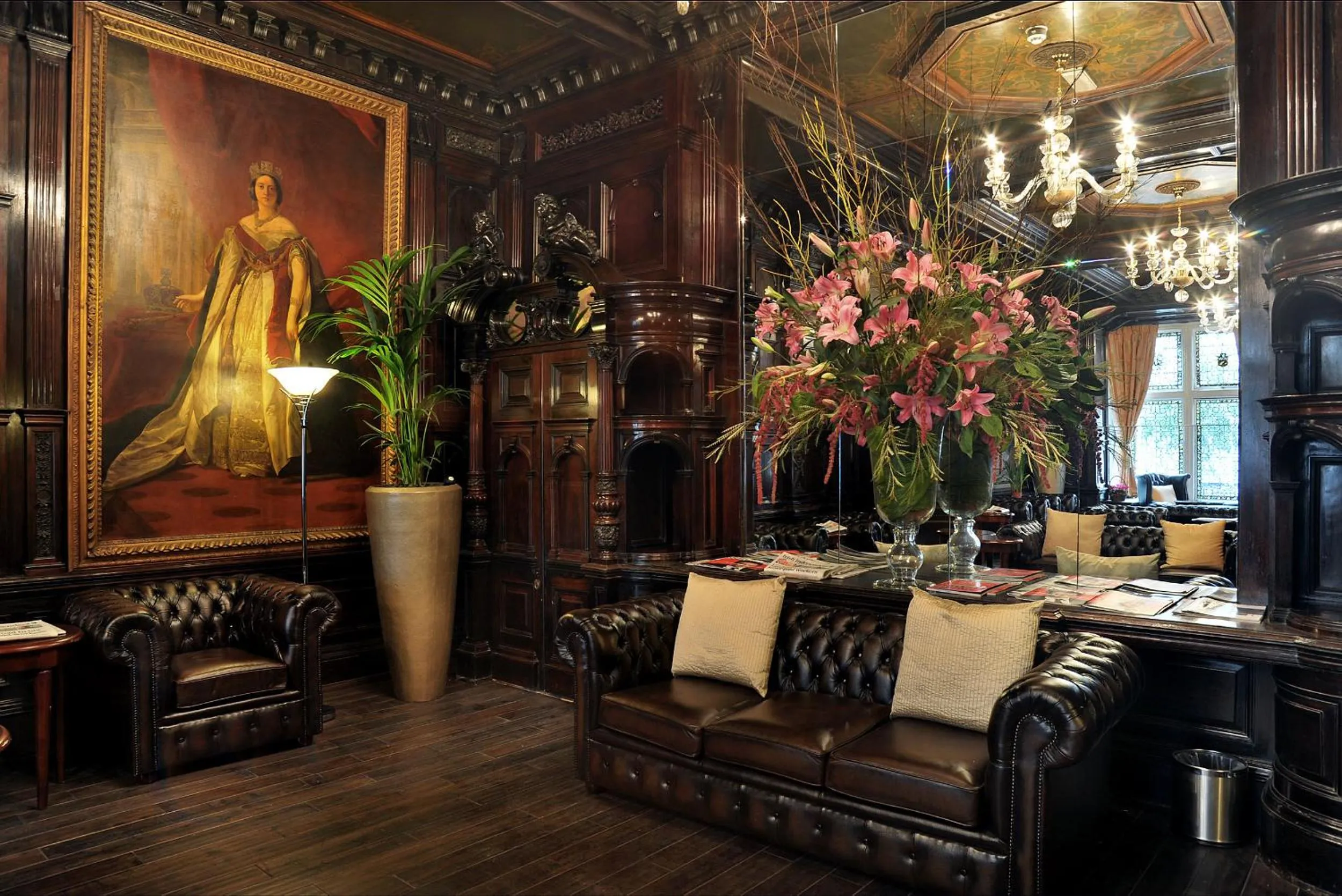 Lounge or bar in Grand Royale Hyde Park