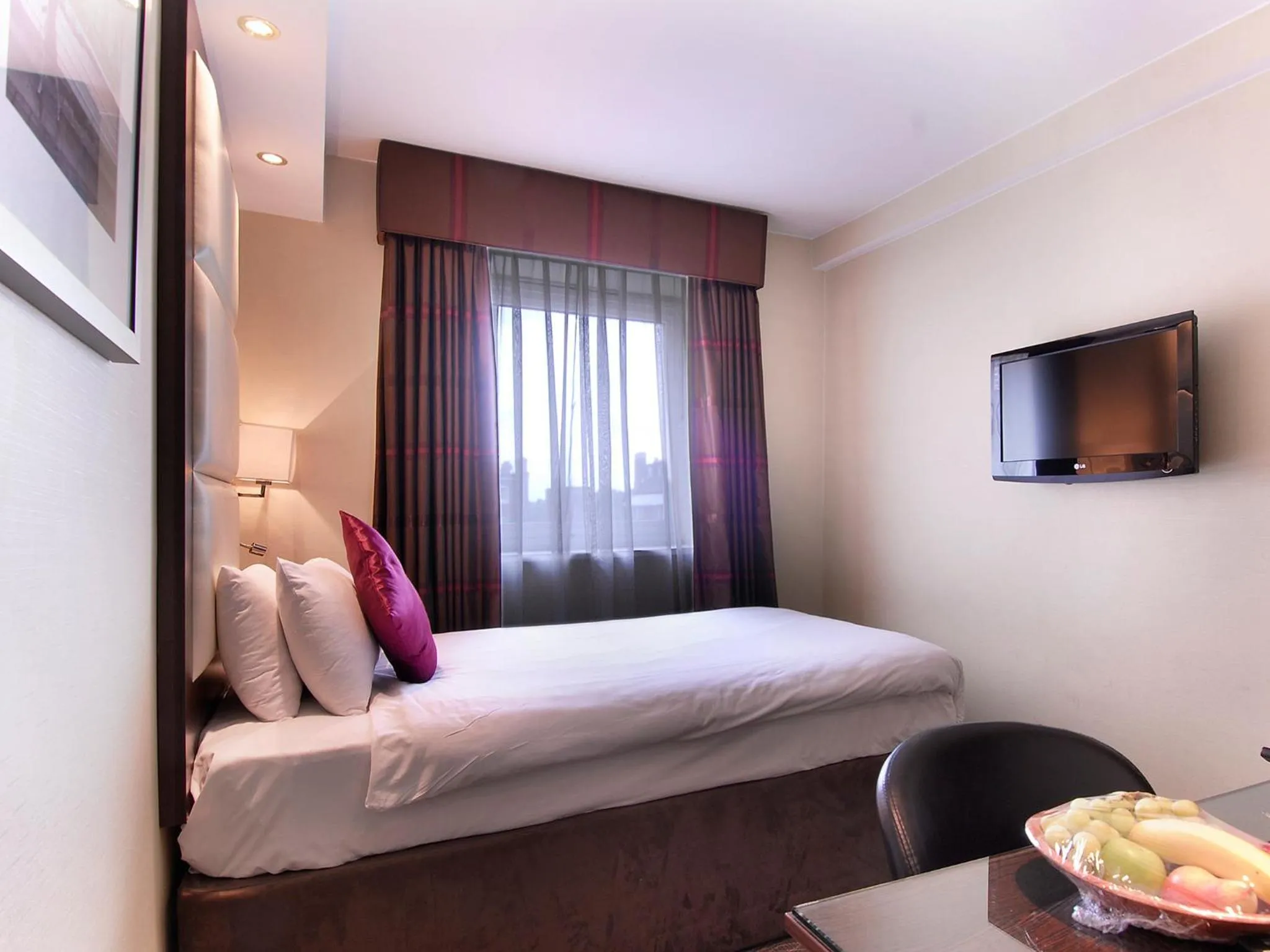 TV and multimedia, Bed in Grand Royale Hyde Park