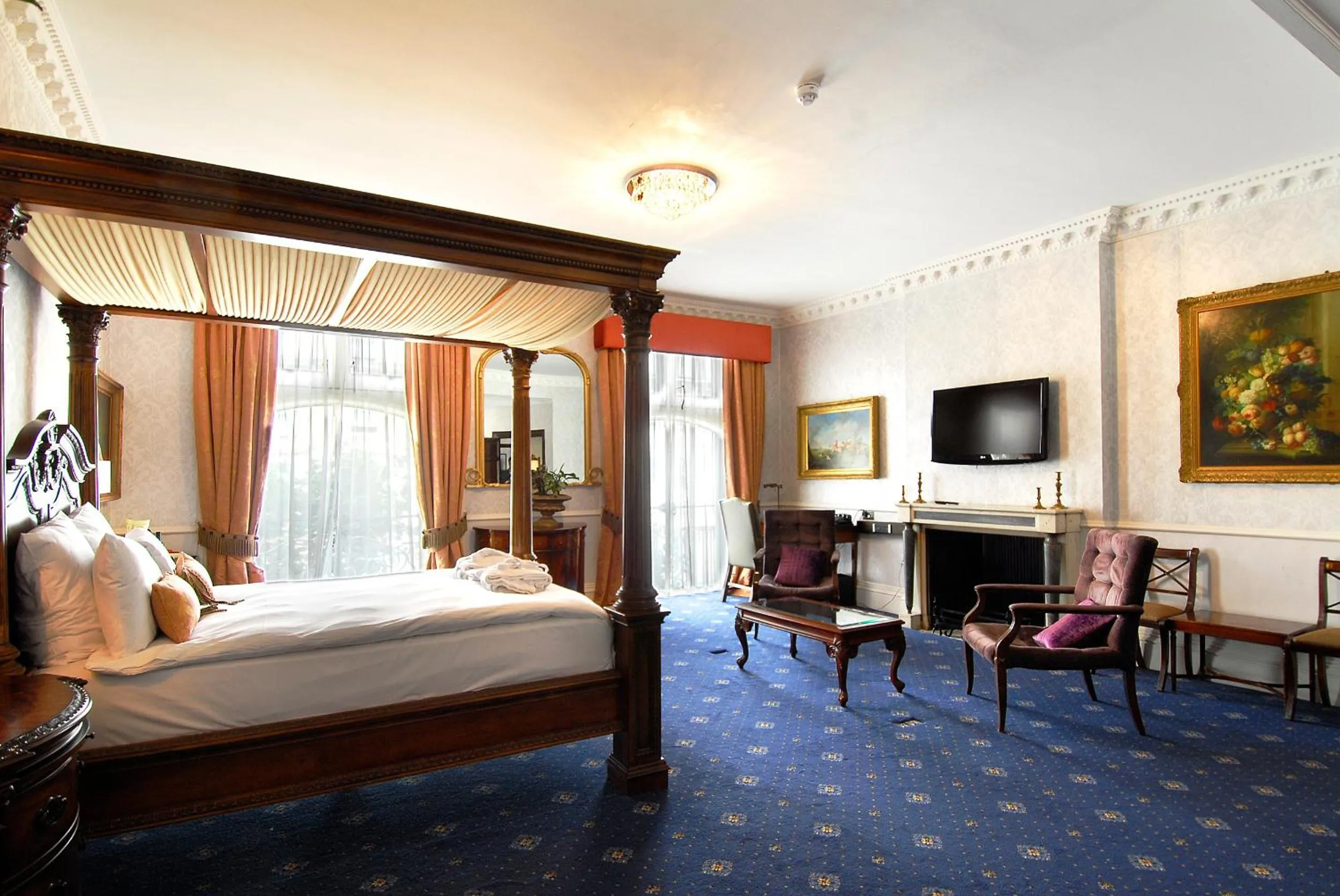 Bed in Grand Royale Hyde Park