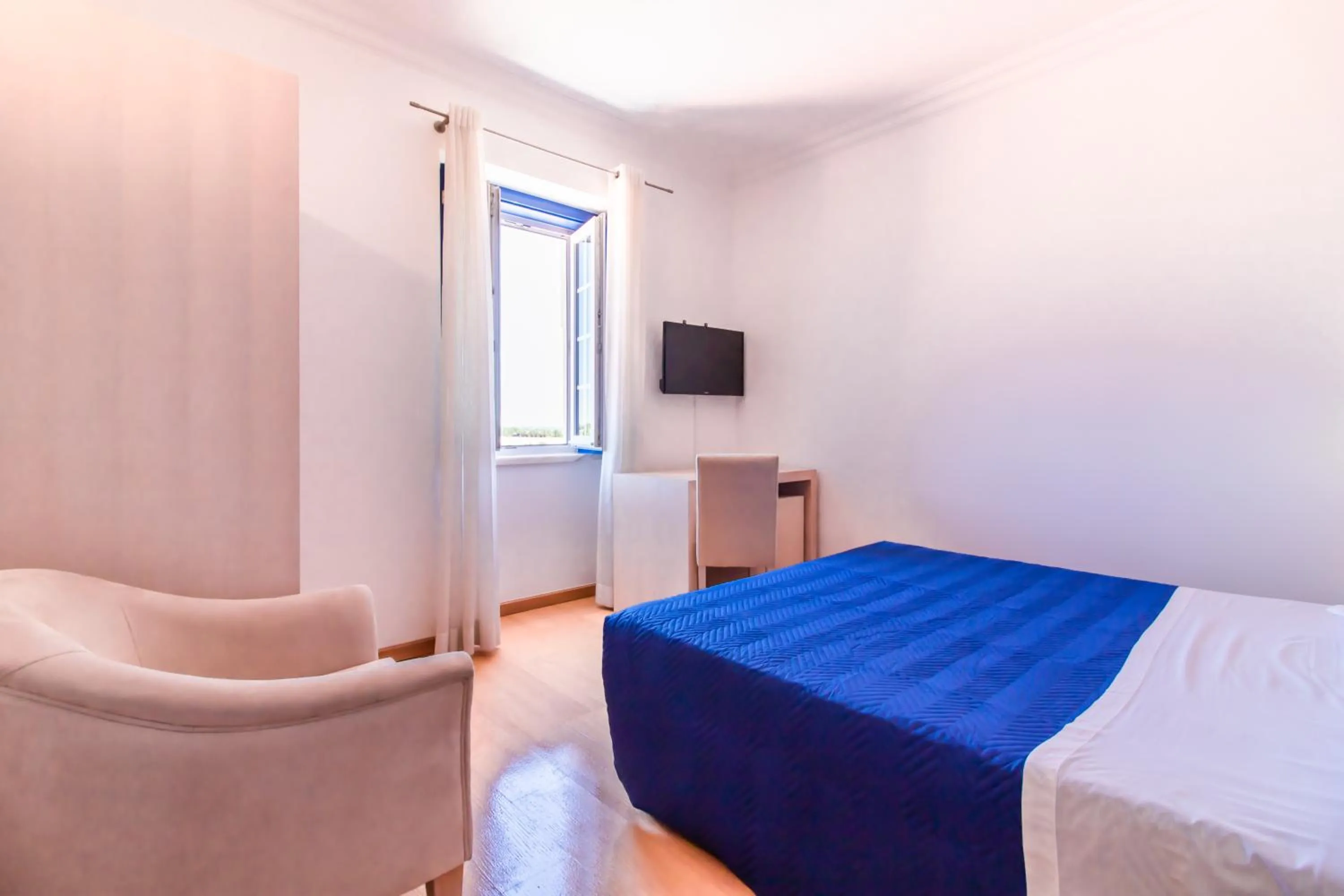 Bedroom, Bed in HOTEL LOUSAL Grandola