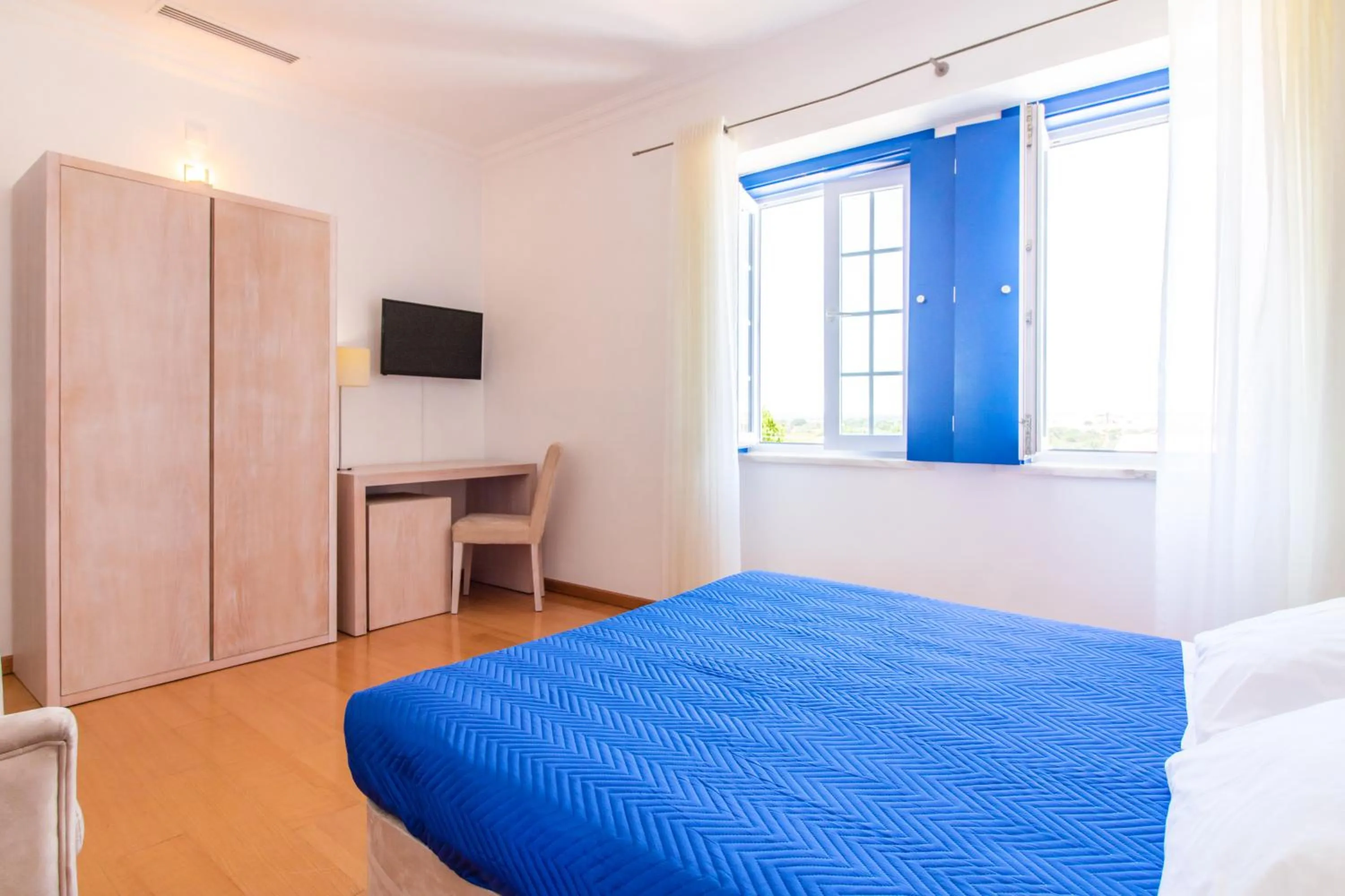 Bedroom, Bed in HOTEL LOUSAL Grandola