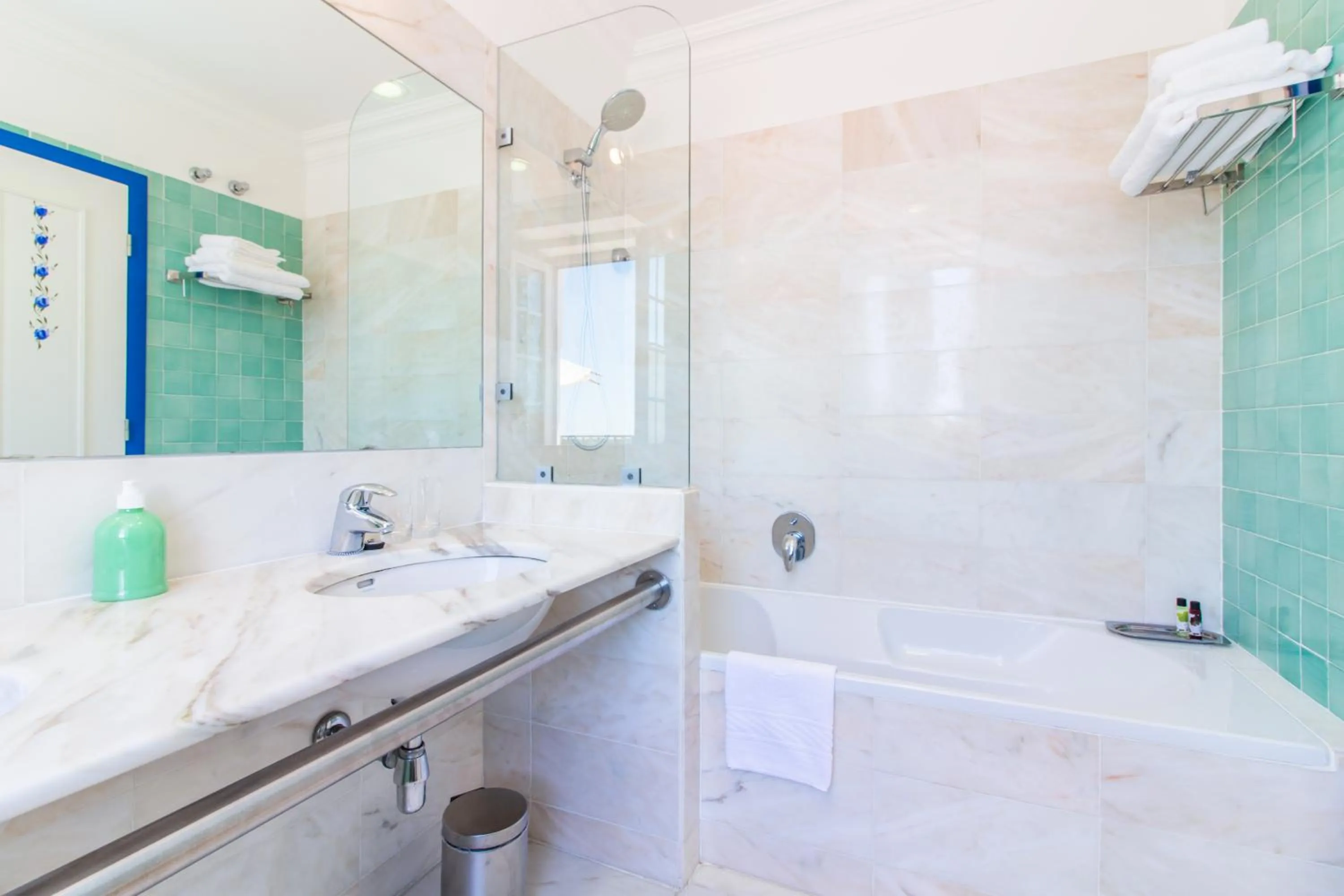 Bathroom in HOTEL LOUSAL Grandola