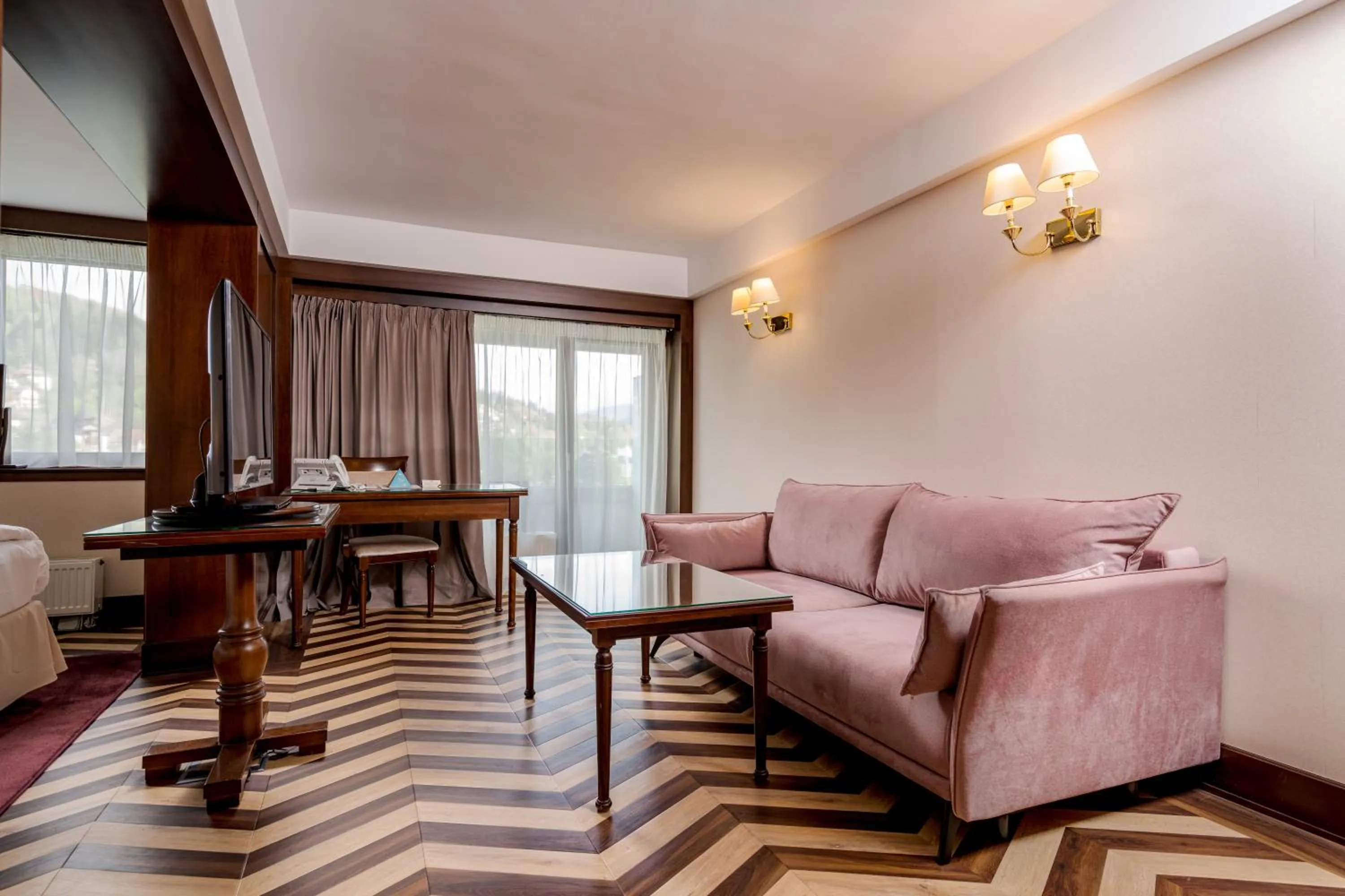 Photo of the whole room in Hotel International