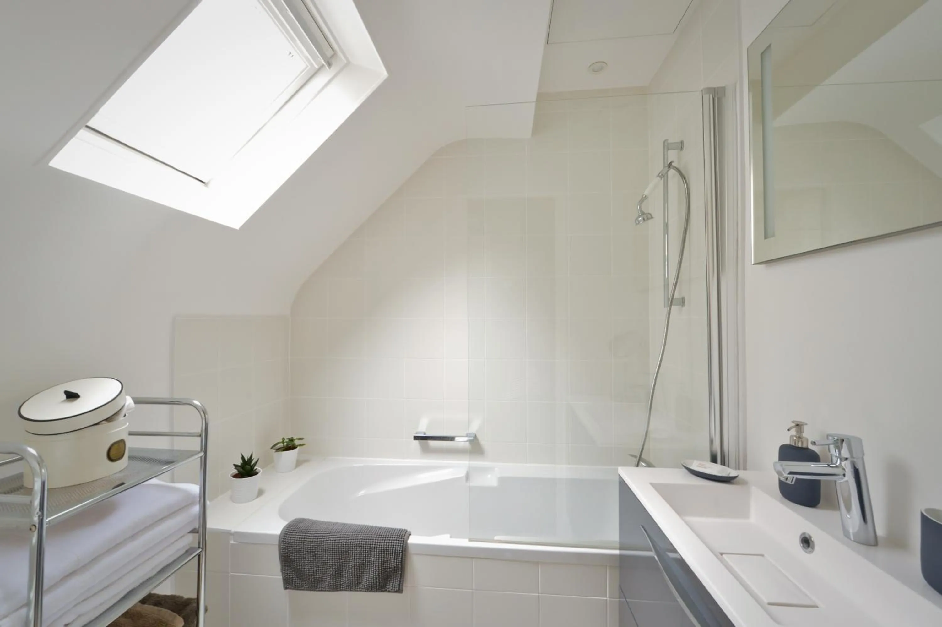 Bathroom in La Maison de Pierre et Valérie Ste Catherine Honfleur