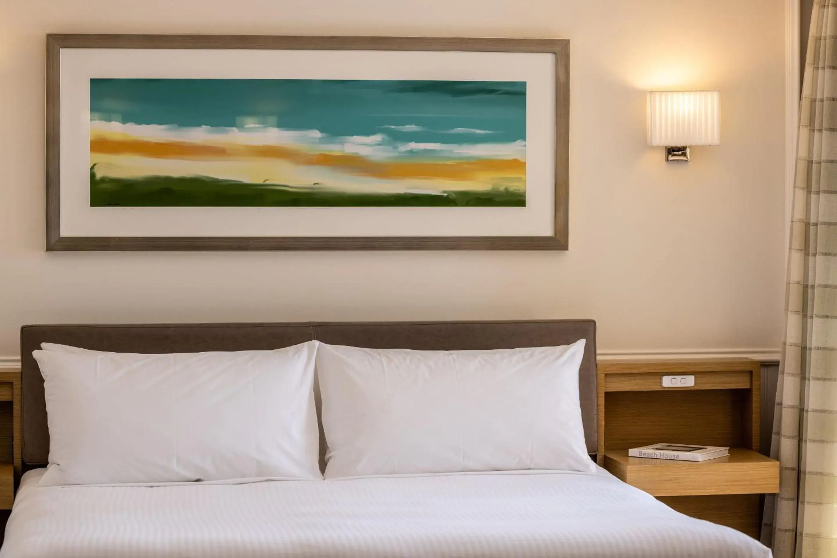 Junior King Suite in Crowne Plaza Terrigal Pacific by IHG Junior King Suite in Crowne Plaza Terrigal Pacific by IHG