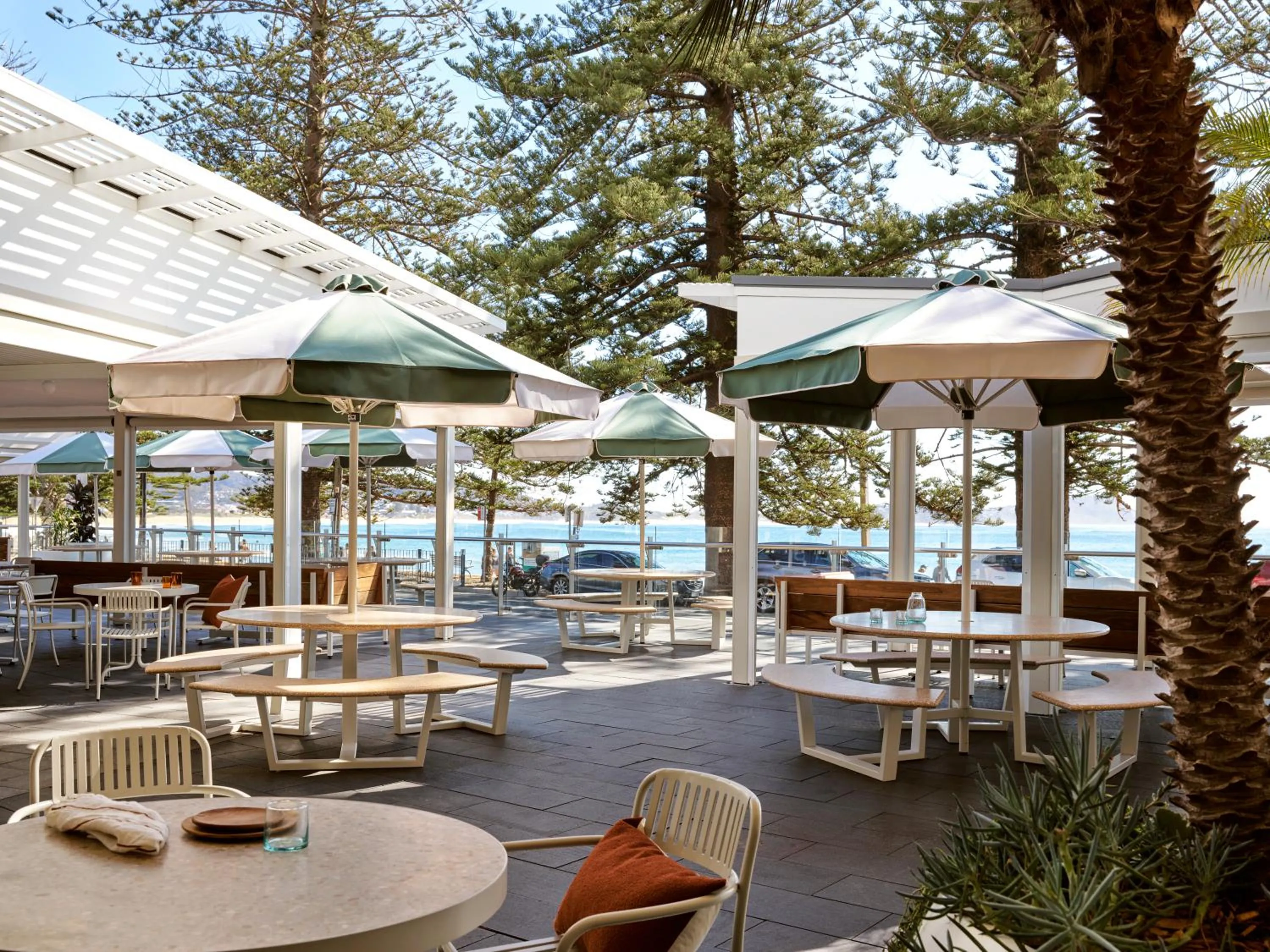 Restaurant/places to eat in Crowne Plaza Terrigal Pacific by IHG