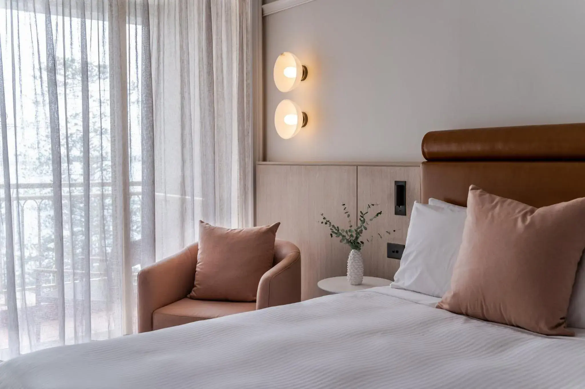 Premium King Room with Balcony and Pool View - Club Access in Crowne Plaza Terrigal Pacific by IHG Premium King Room with Balcony and Pool View - Club Access in Crowne Plaza Terrigal Pacific by IHG