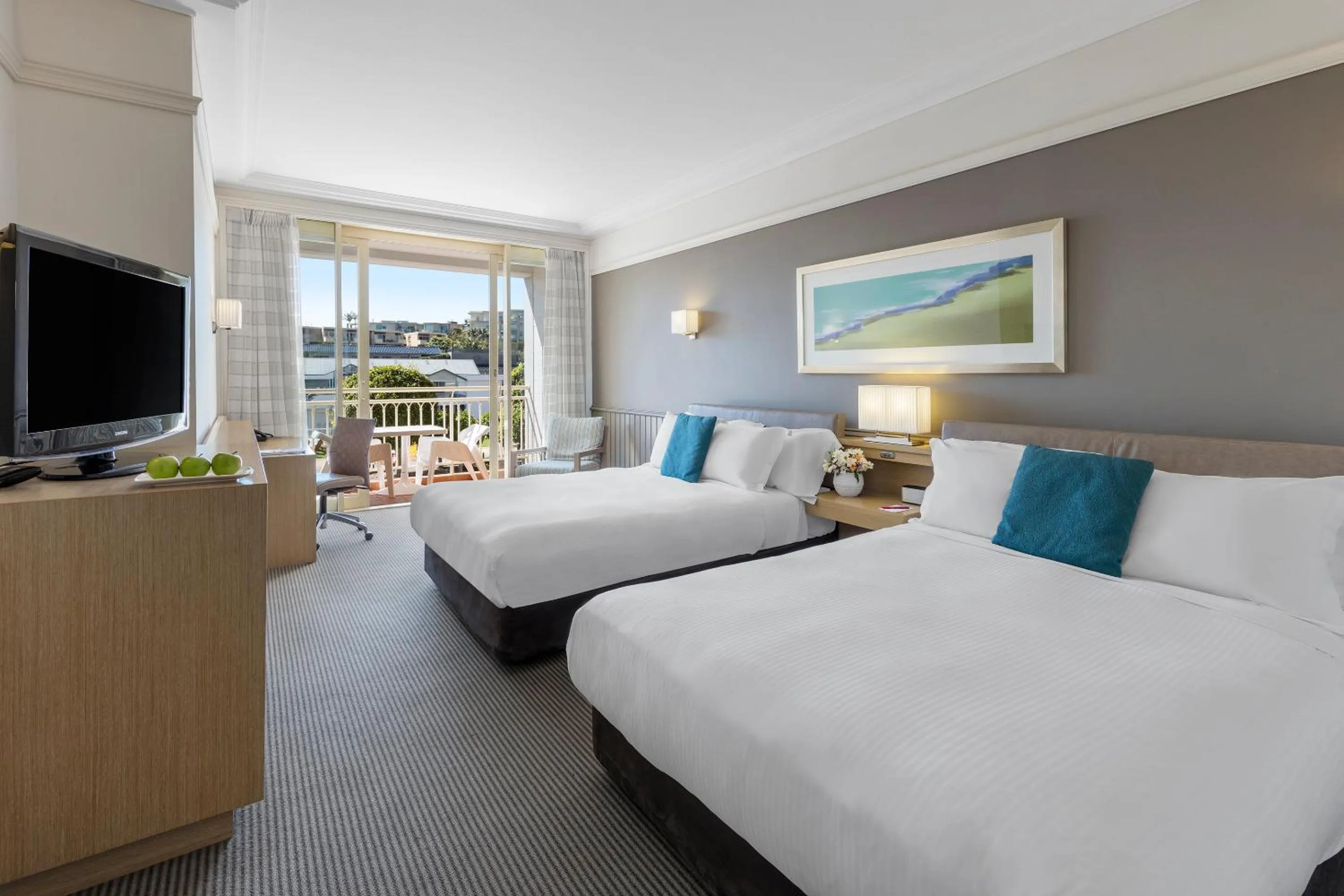 Photo of the whole room, Bed in Crowne Plaza Terrigal Pacific by IHG
