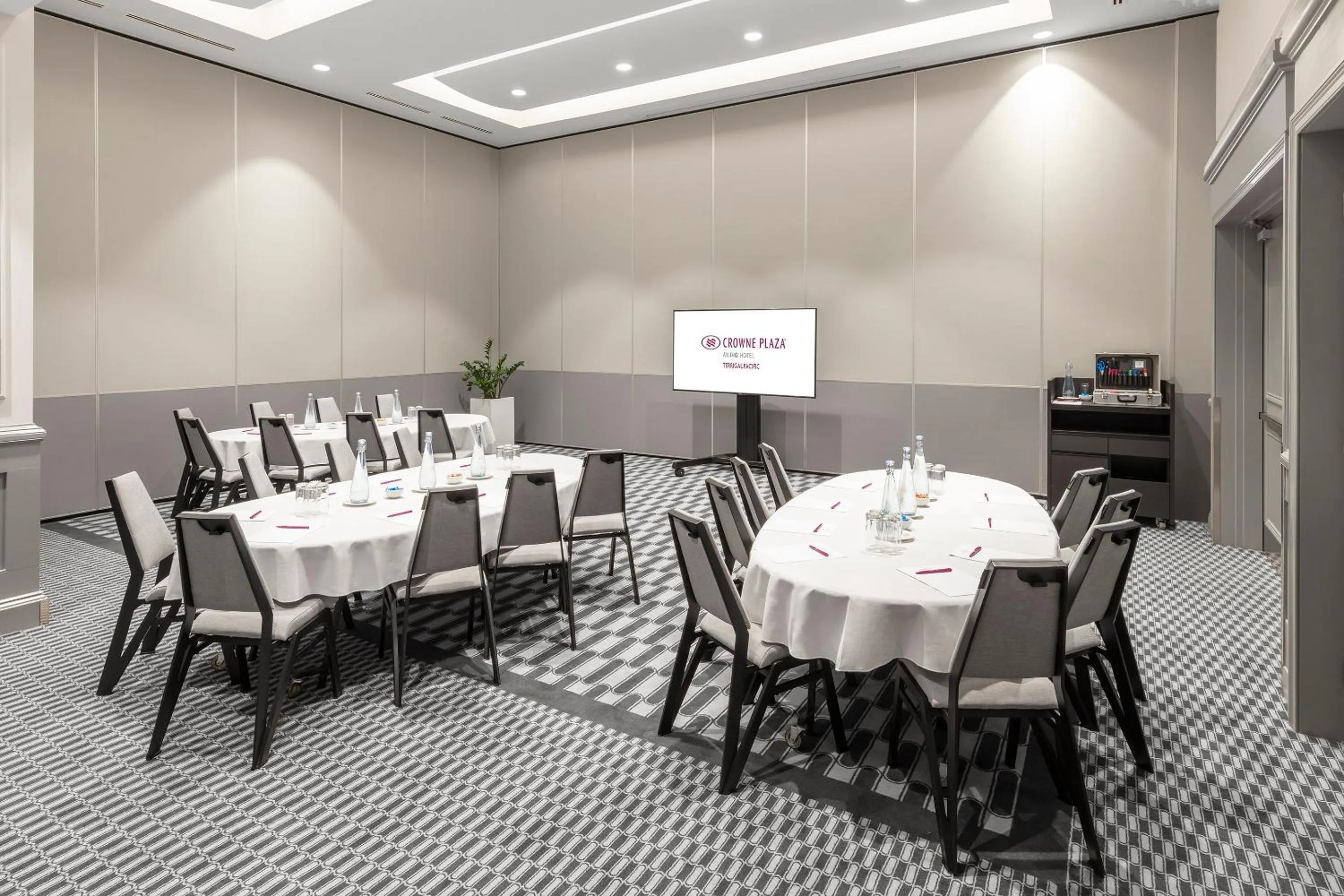 Meeting/conference room in Crowne Plaza Terrigal Pacific by IHG