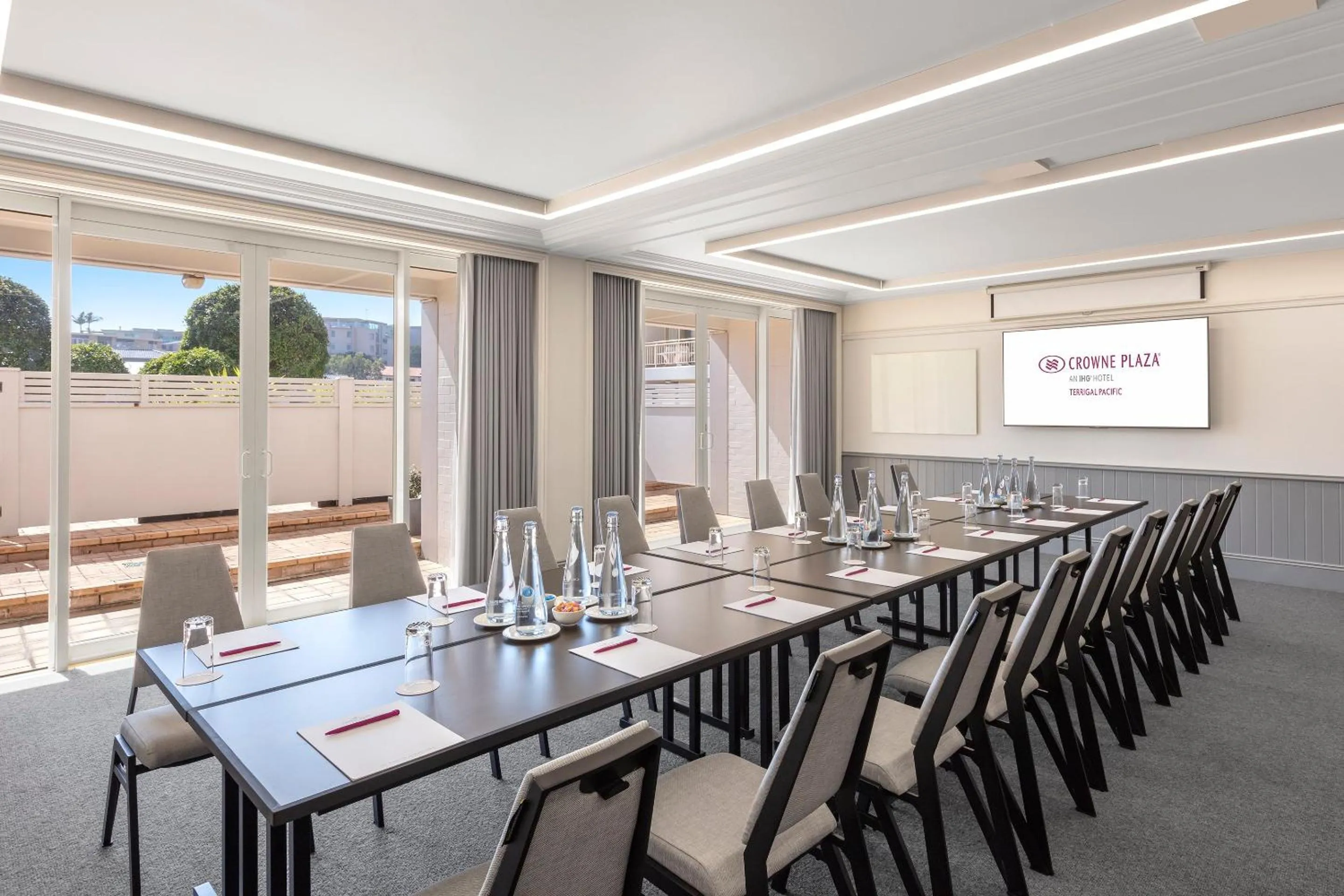 Meeting/conference room in Crowne Plaza Terrigal Pacific by IHG