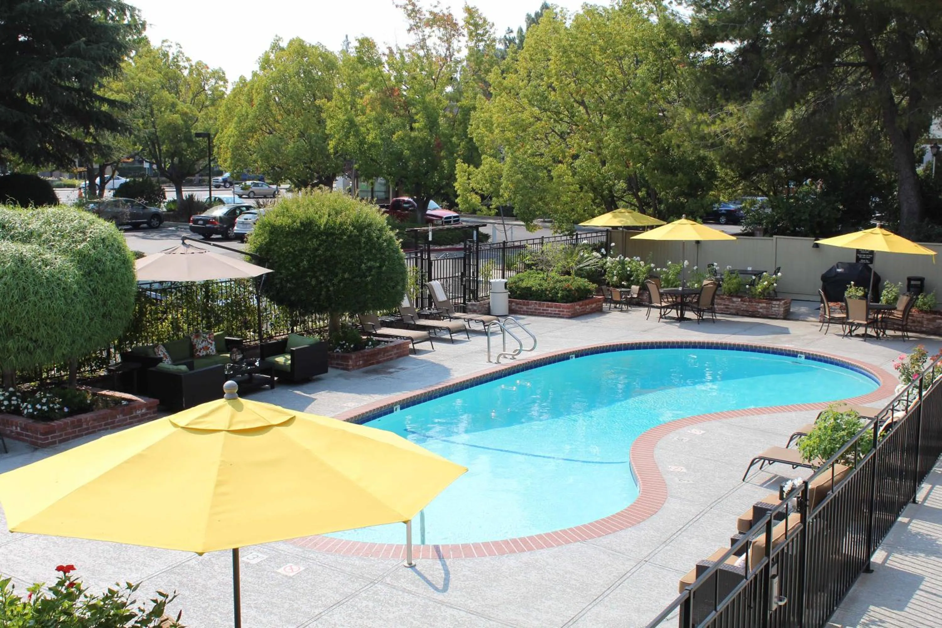 Swimming pool in Country Inn Motel