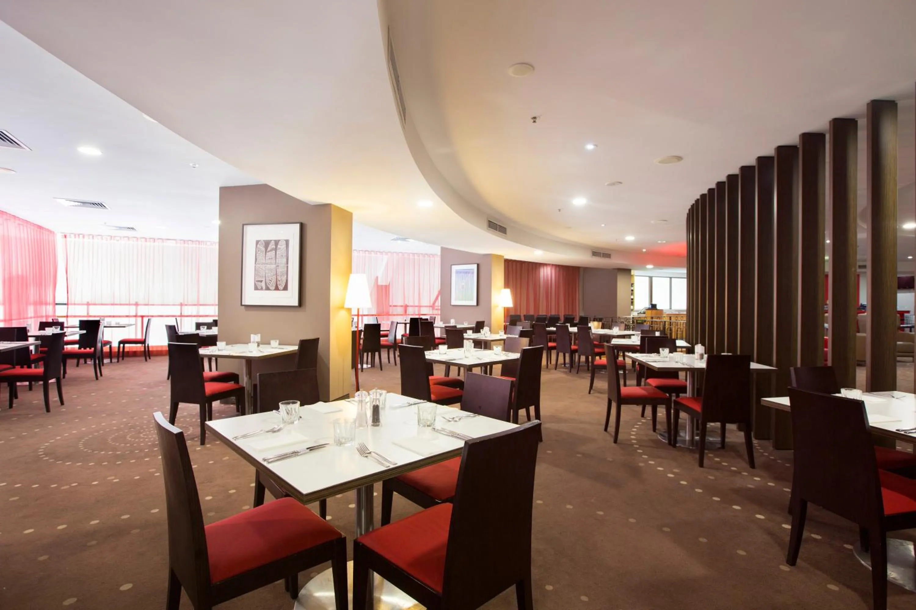 Restaurant/places to eat in Hotel Grand Chancellor Townsville