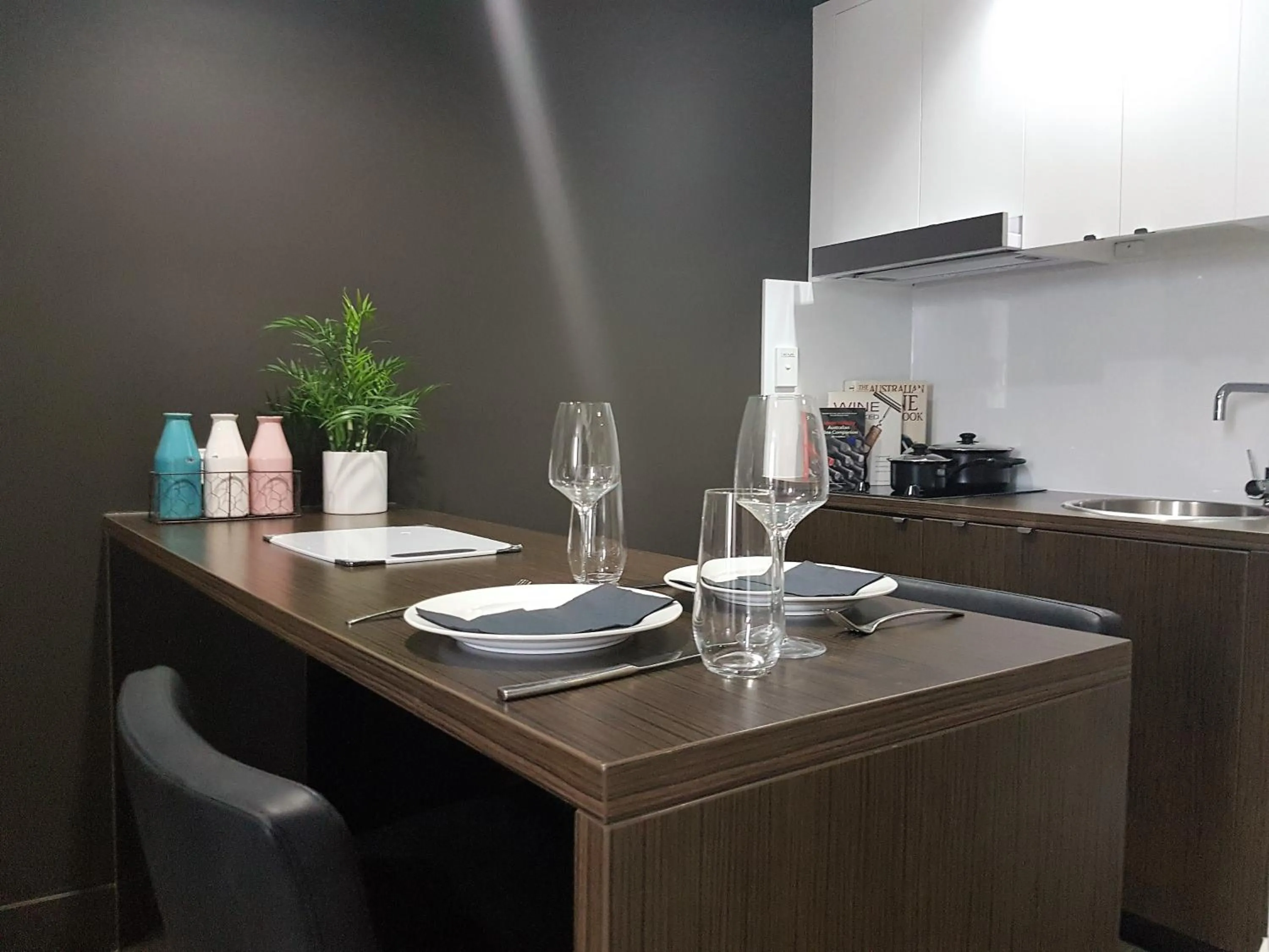 Kitchen or kitchenette in Hotel Grand Chancellor Townsville