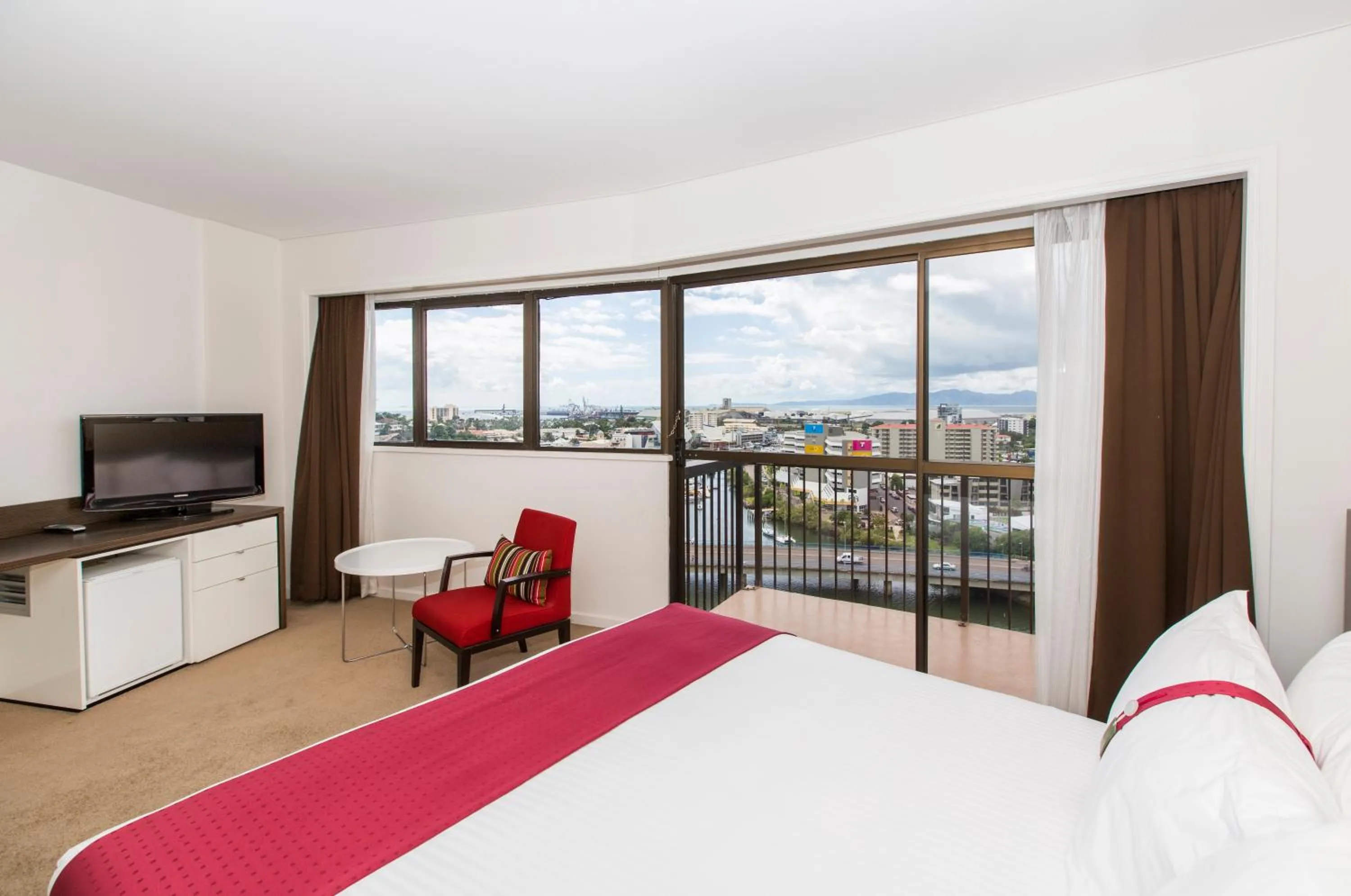 Bedroom, Bed in Hotel Grand Chancellor Townsville