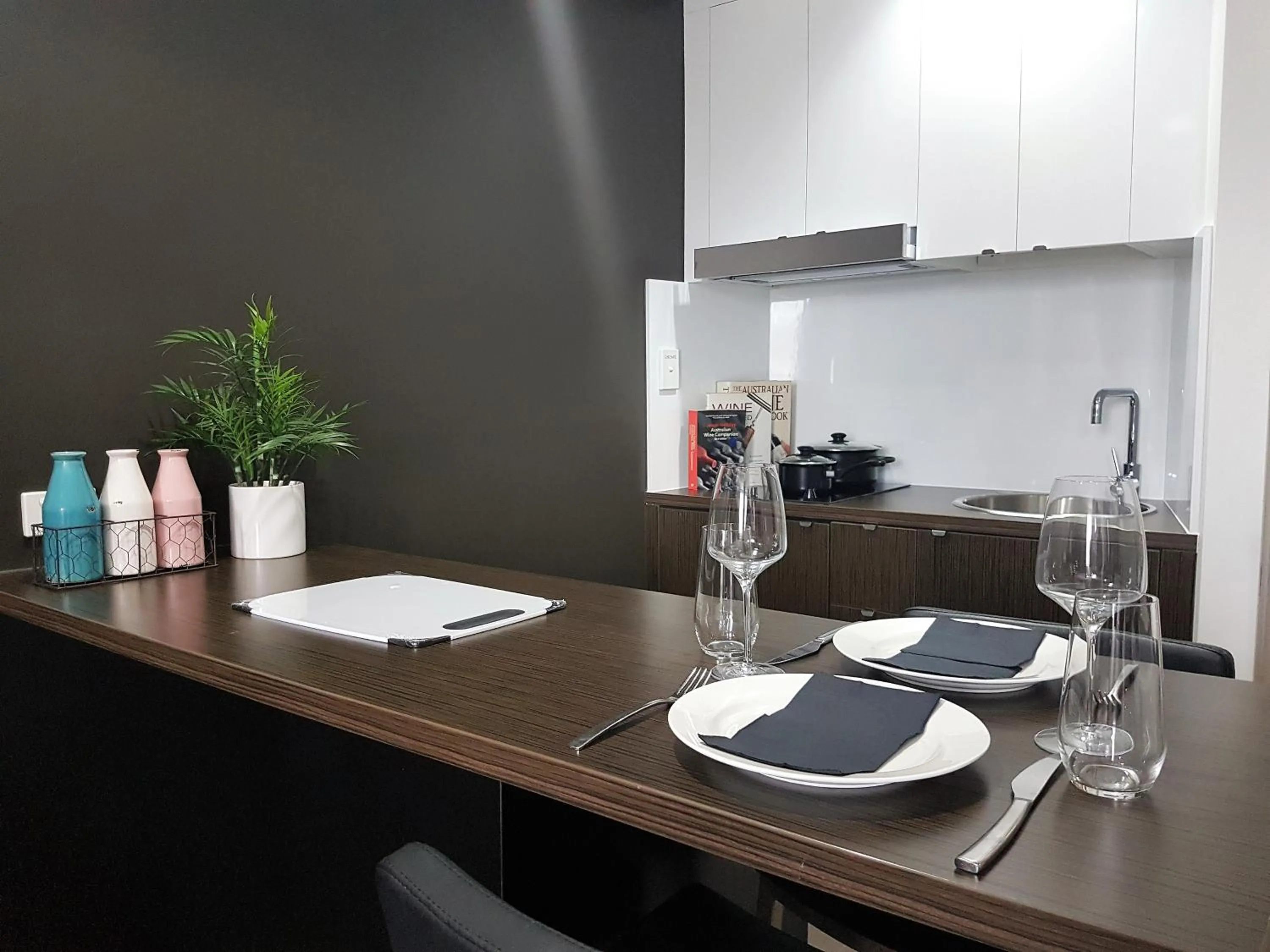 Kitchen or kitchenette in Hotel Grand Chancellor Townsville