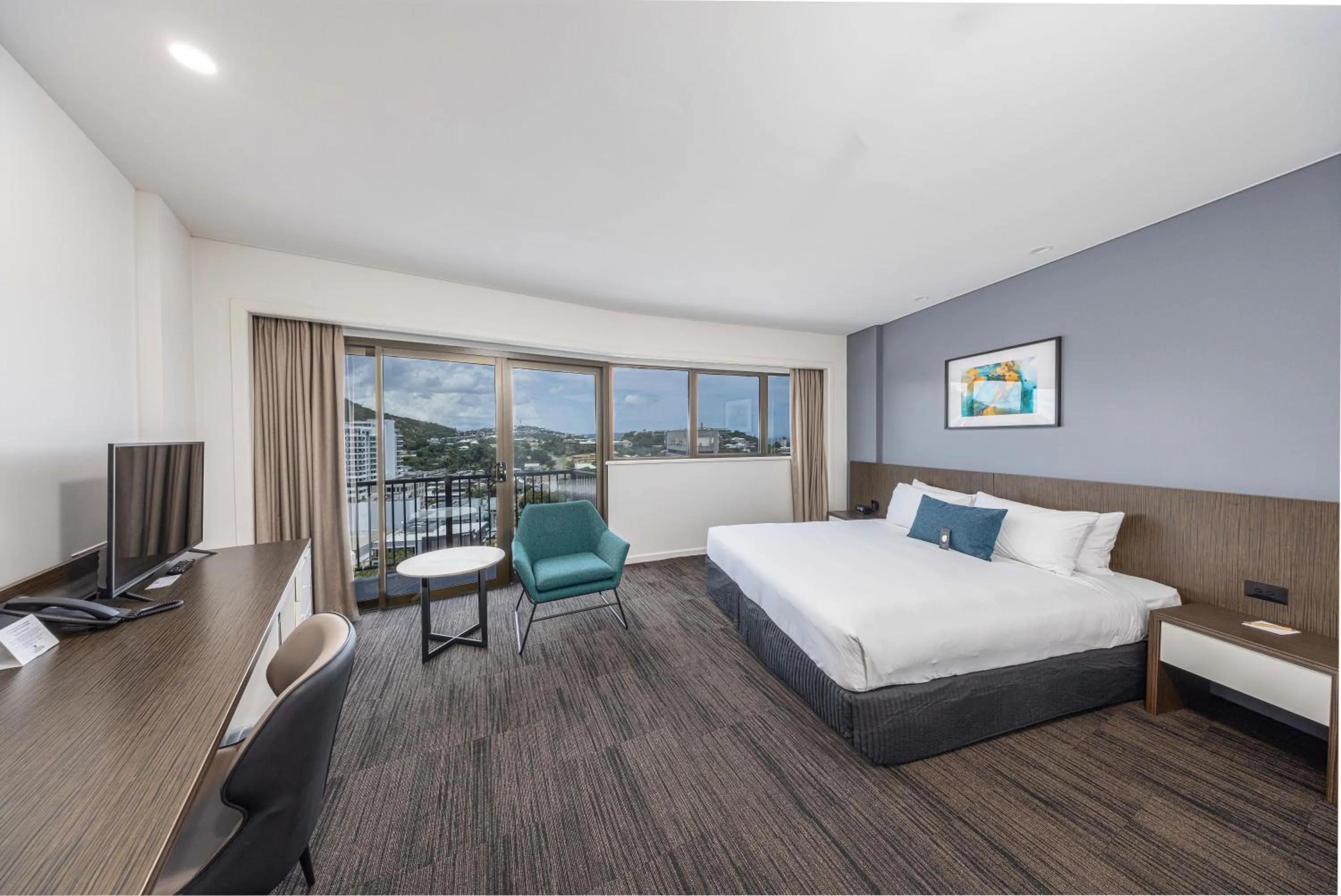 Bed in Hotel Grand Chancellor Townsville