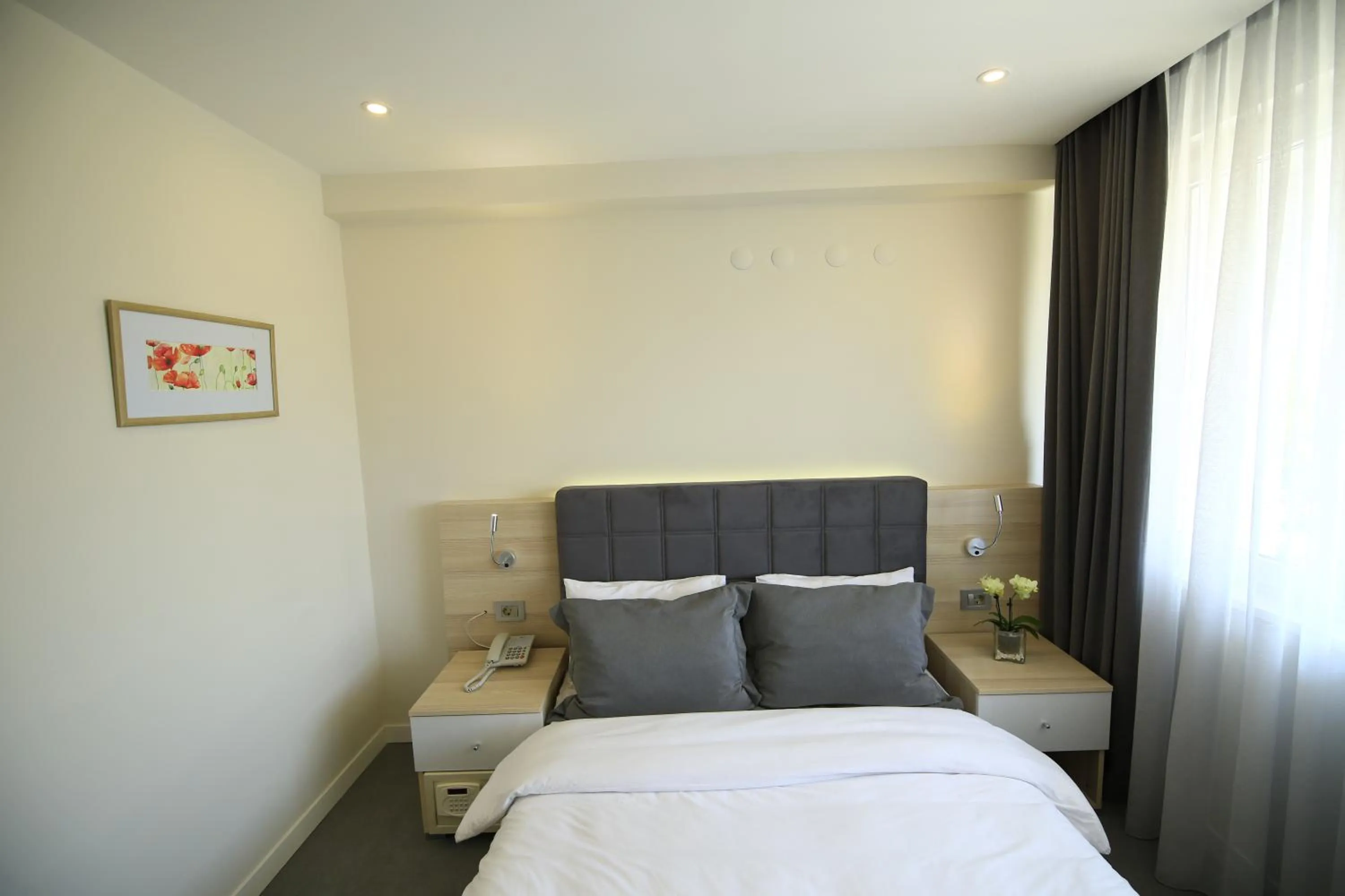 Day, Bed in leto city hotel