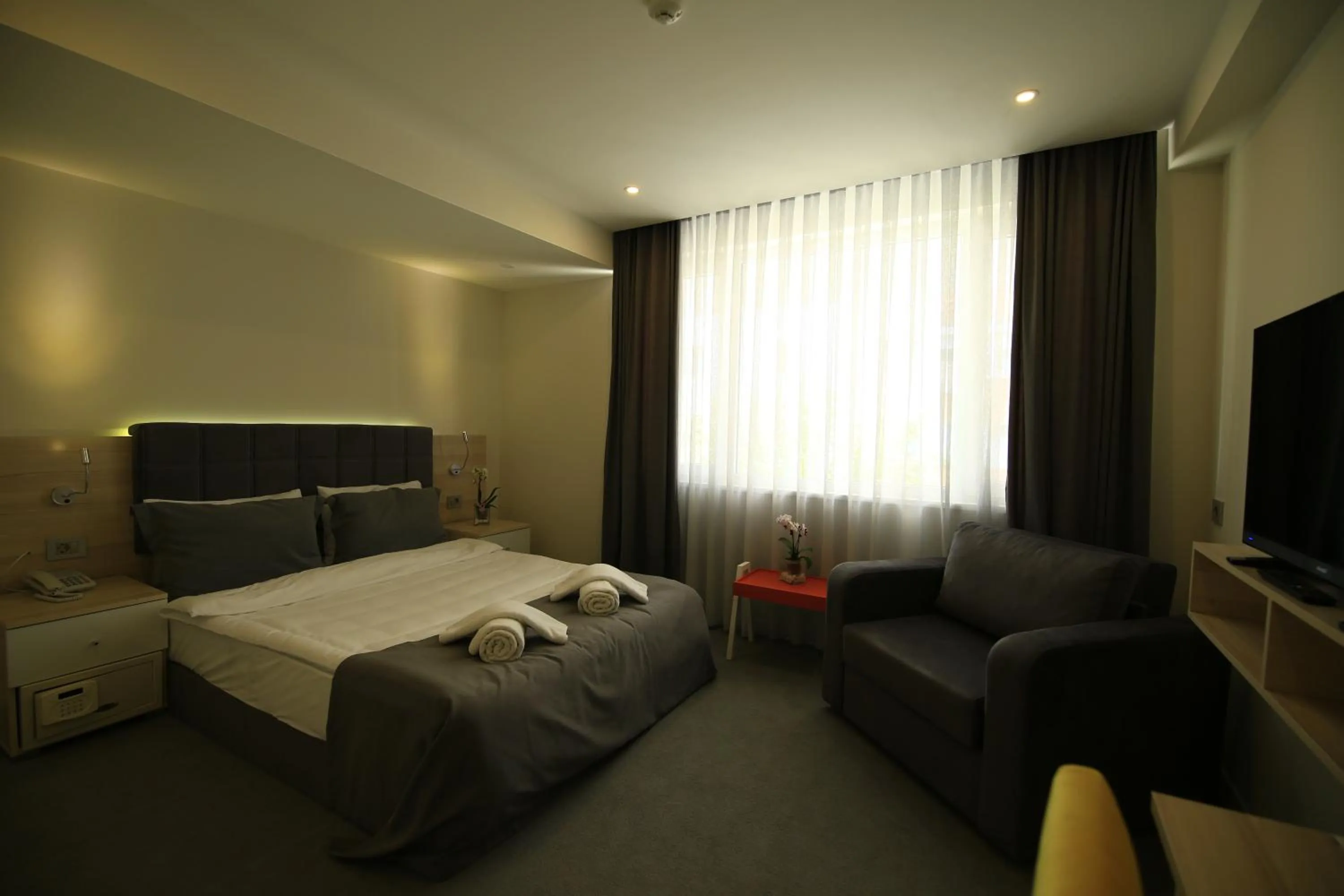 Bedroom, Bed in leto city hotel