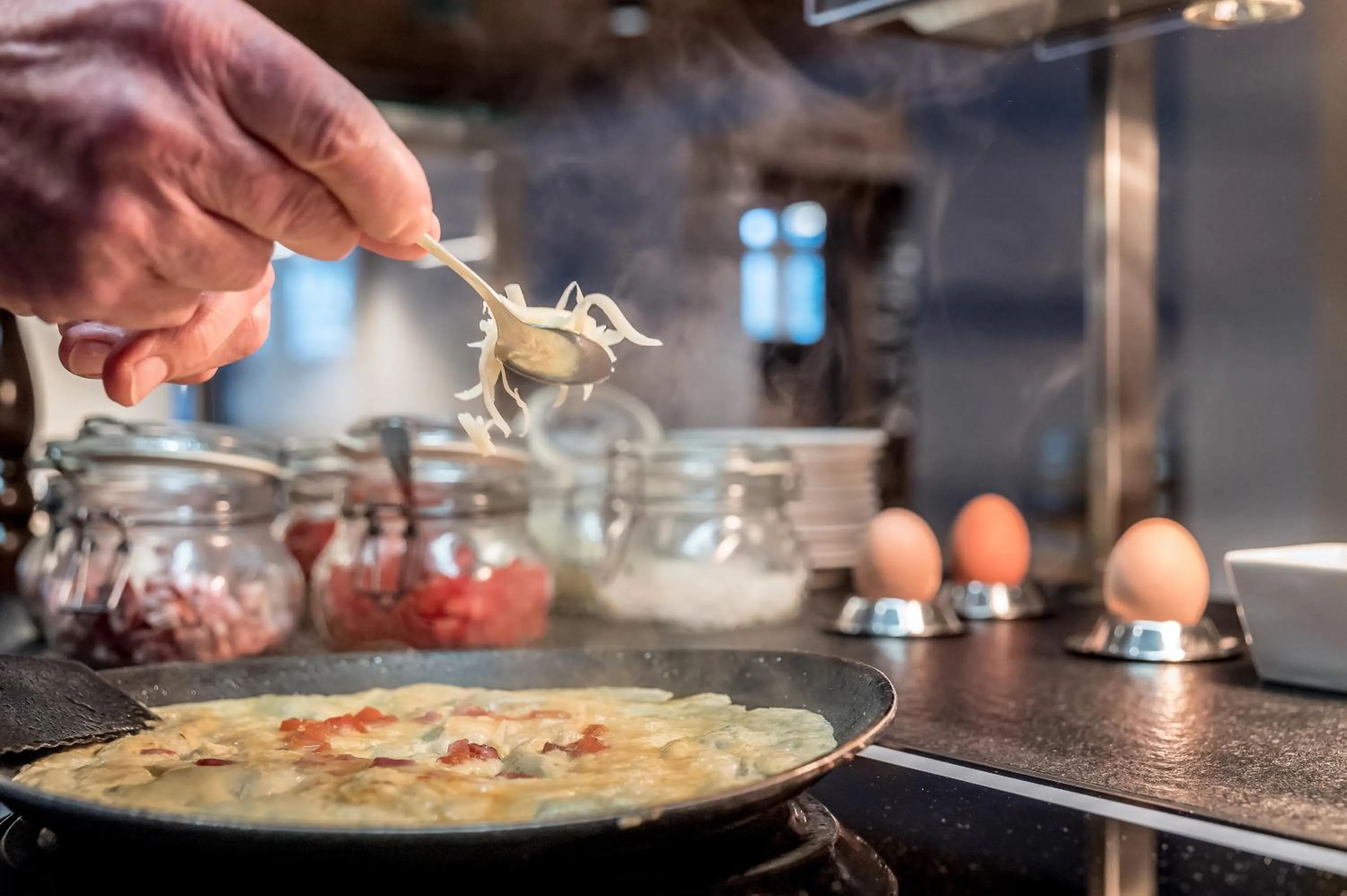 Buffet breakfast in 4 Sterne Superior Mühle Resort 1900 - Adults only