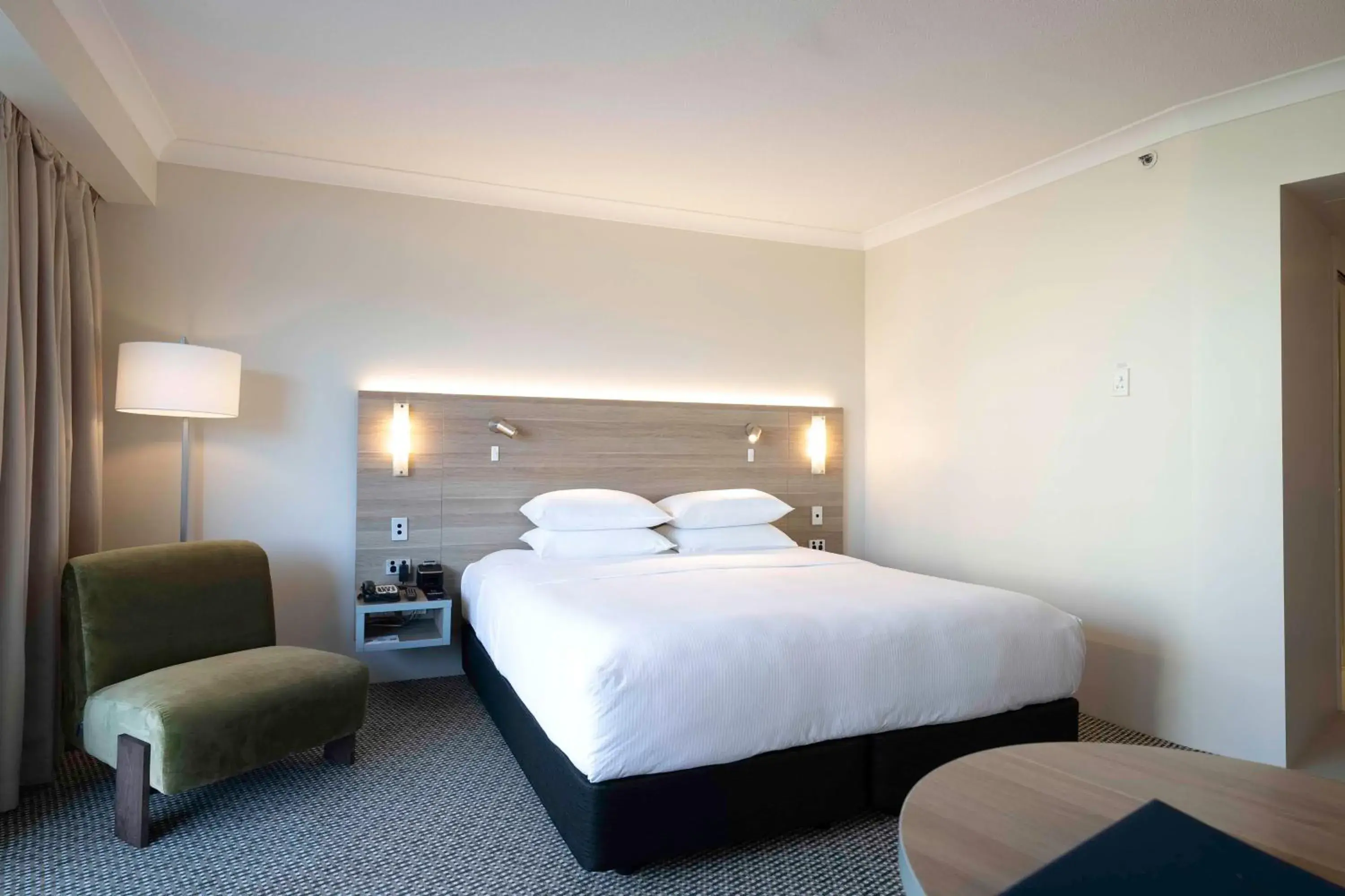 King Room with Roll-In Shower - Disability Accessible in DoubleTree by Hilton Cairns King Room with Roll-In Shower - Disability Accessible in DoubleTree by Hilton Cairns