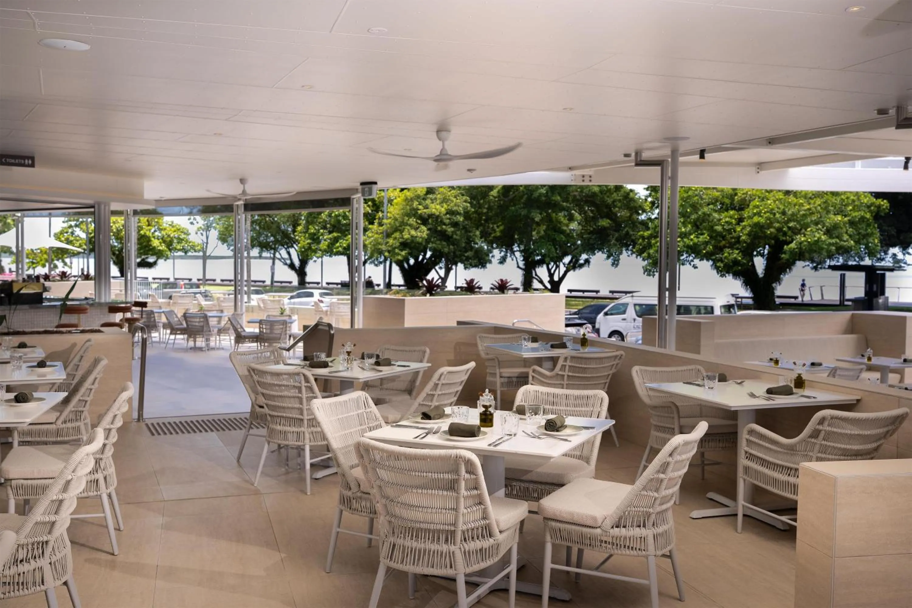 Restaurant/places to eat in DoubleTree by Hilton Cairns