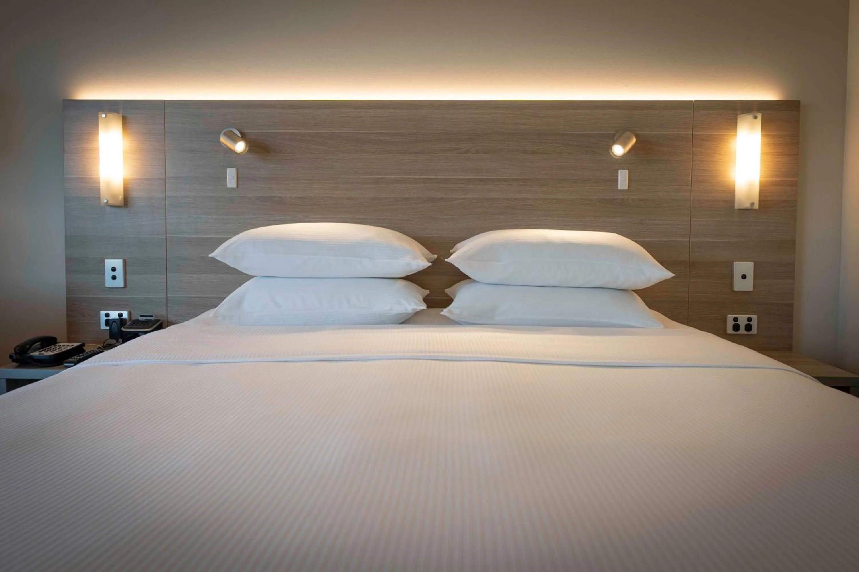 Bed in DoubleTree by Hilton Cairns