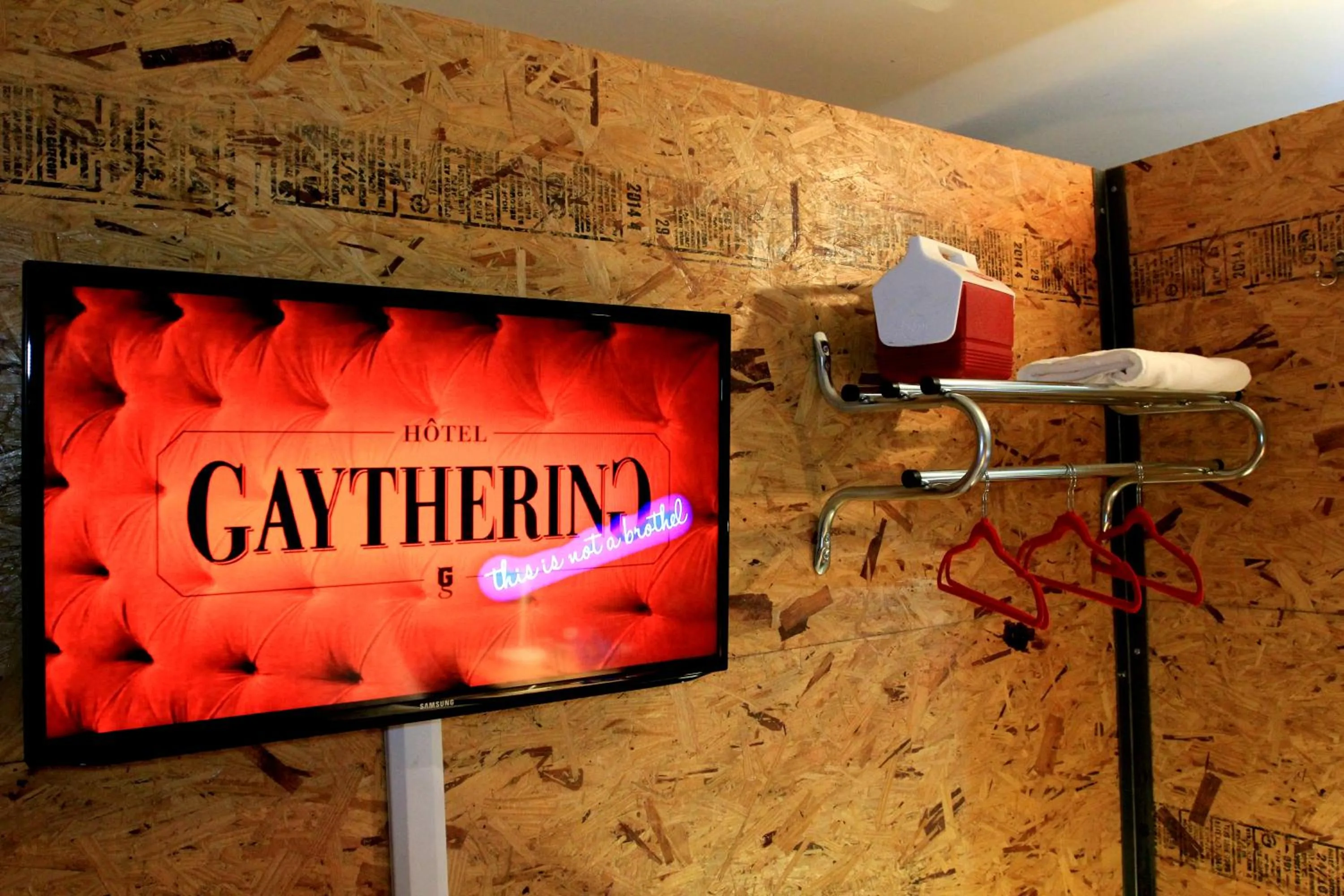 TV and multimedia in Crates at the Gaythering - Men Only