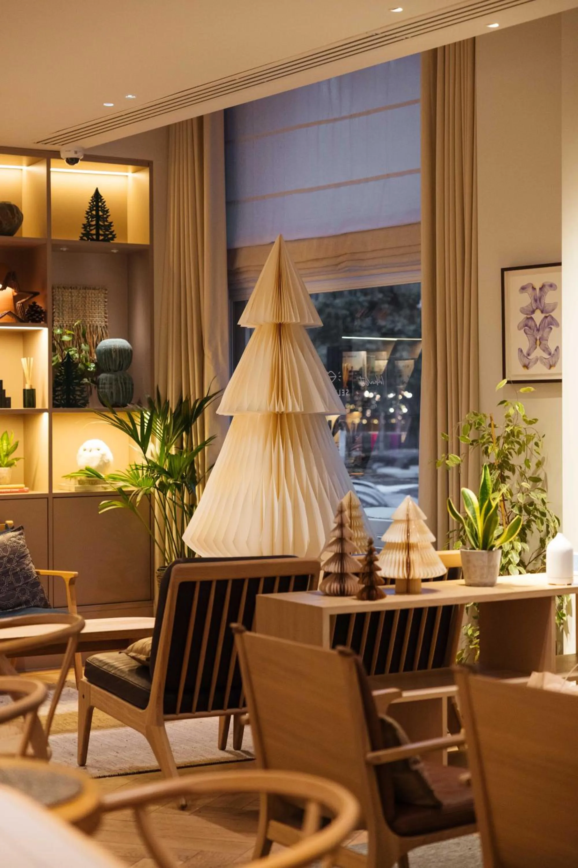 Lobby or reception in Inhabit Queen's Gardens, a Member of Design Hotels