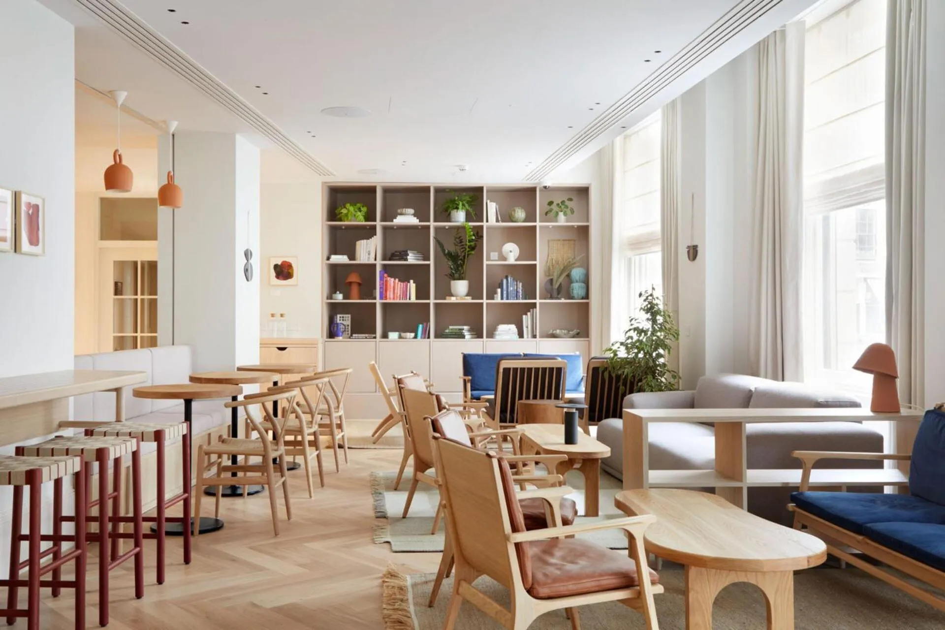 Lobby or reception in Inhabit Queen's Gardens, a Member of Design Hotels