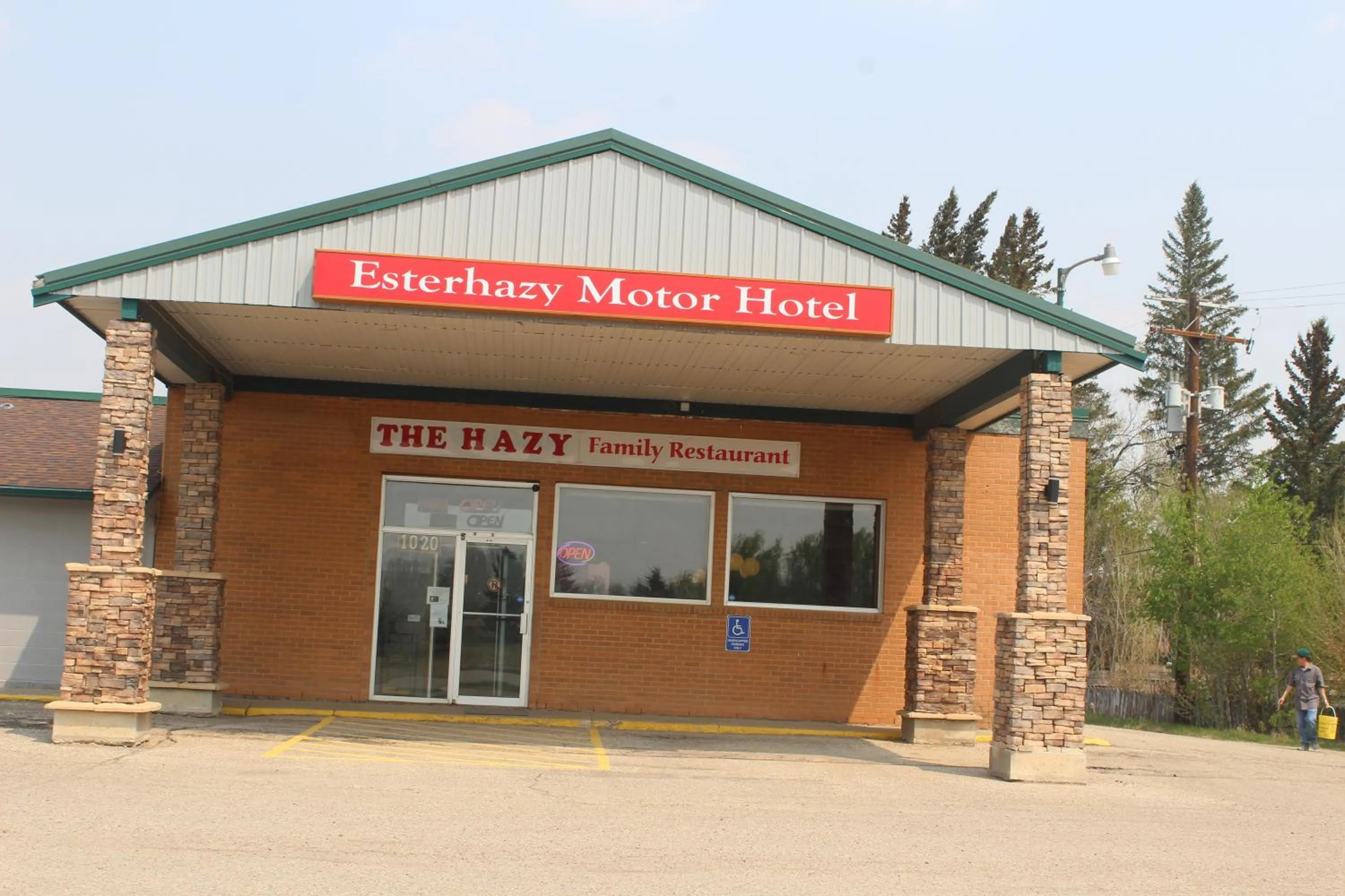Property building in Esterhazy Motor Hotel