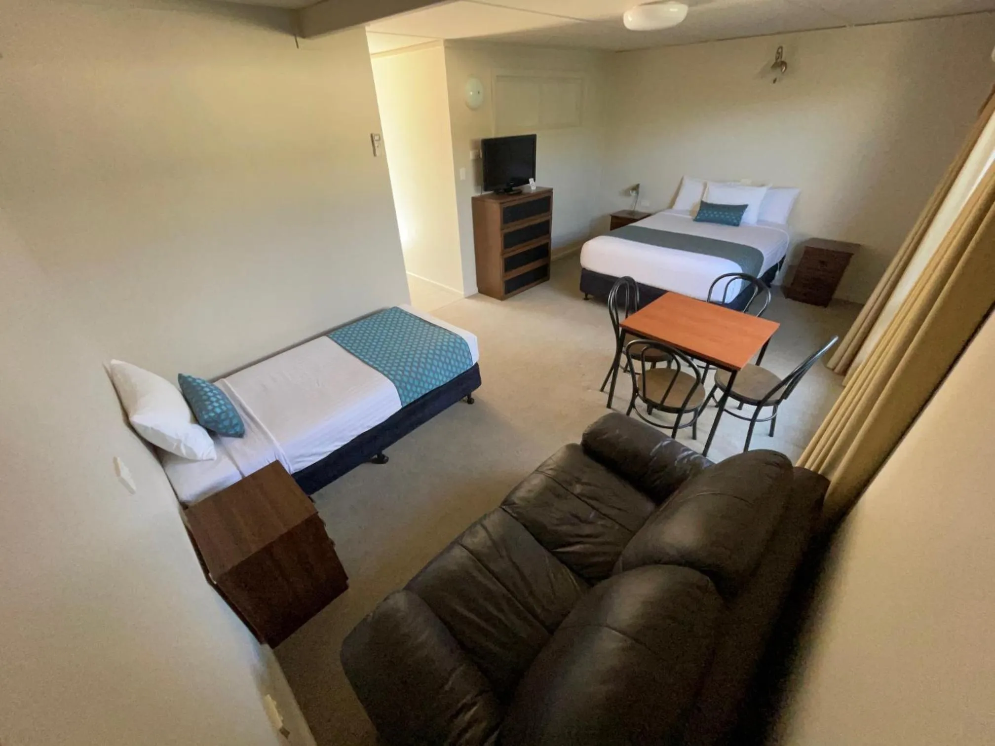 Bed in Jerilderie Motor Inn