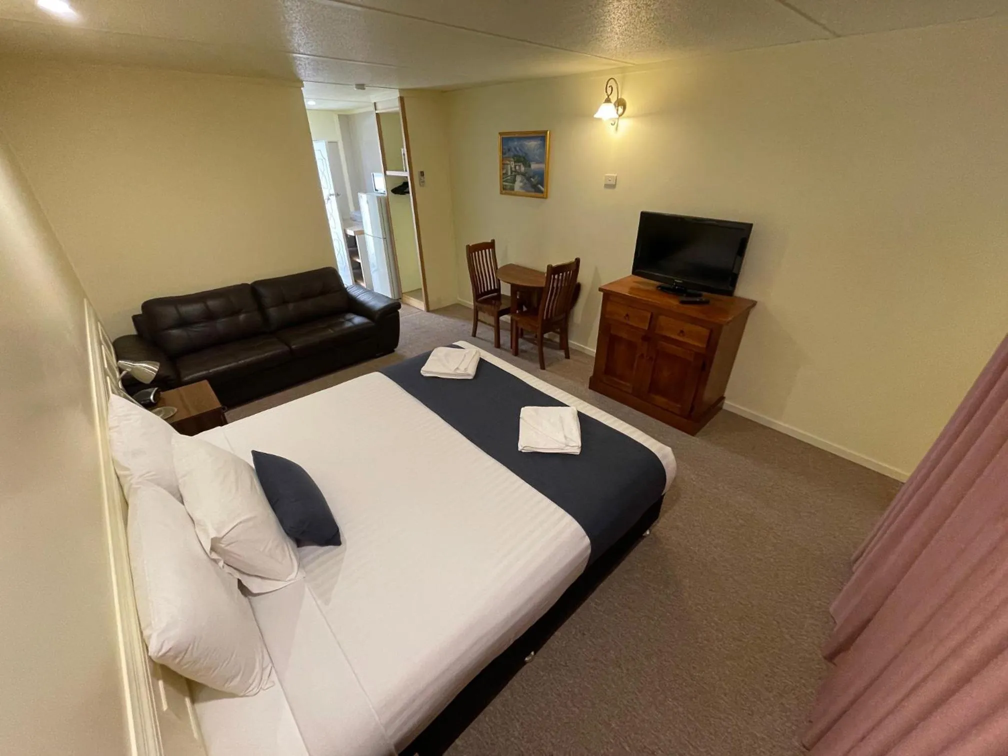 Bed in Jerilderie Motor Inn