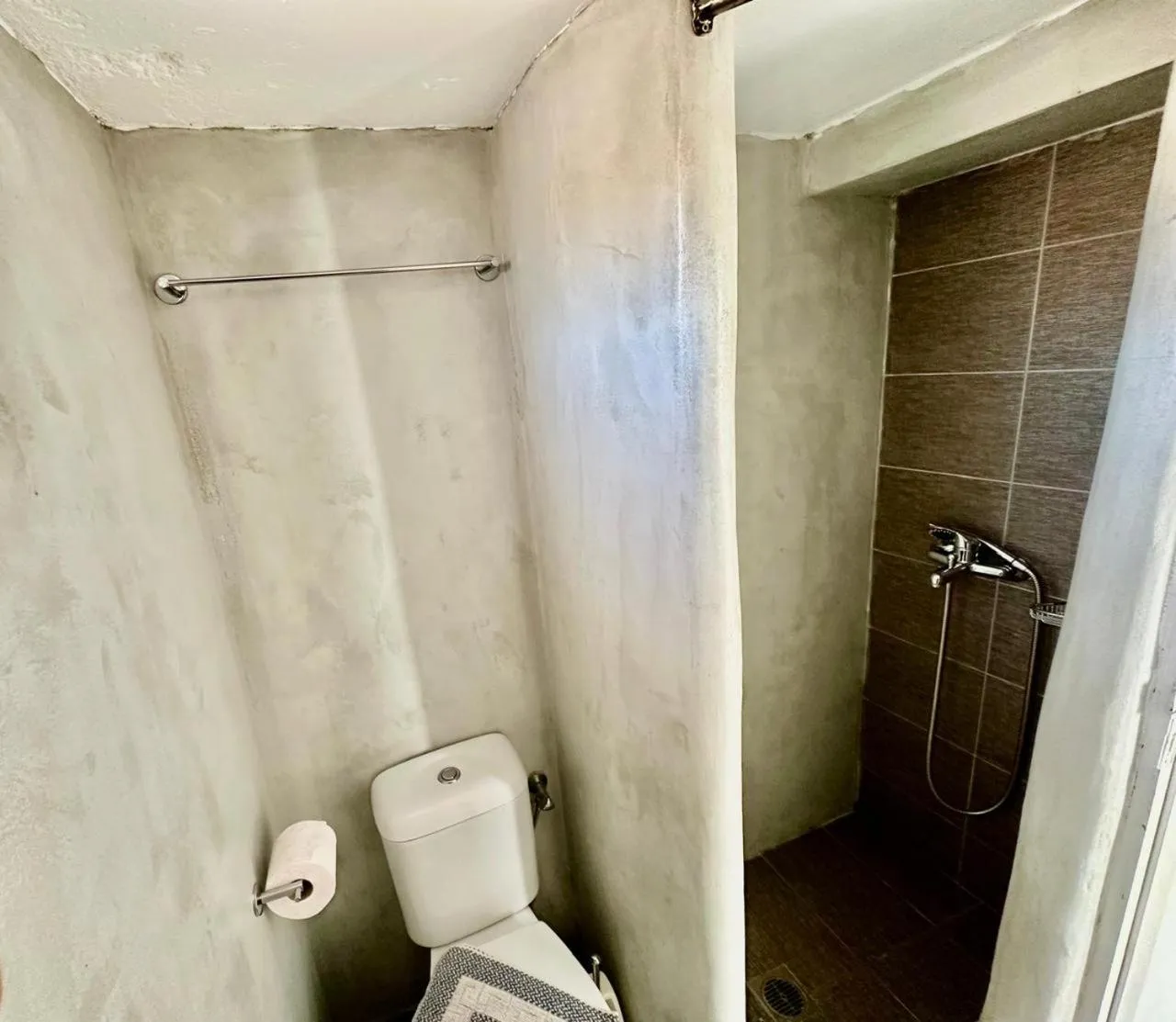 Bathroom in Popi Studios