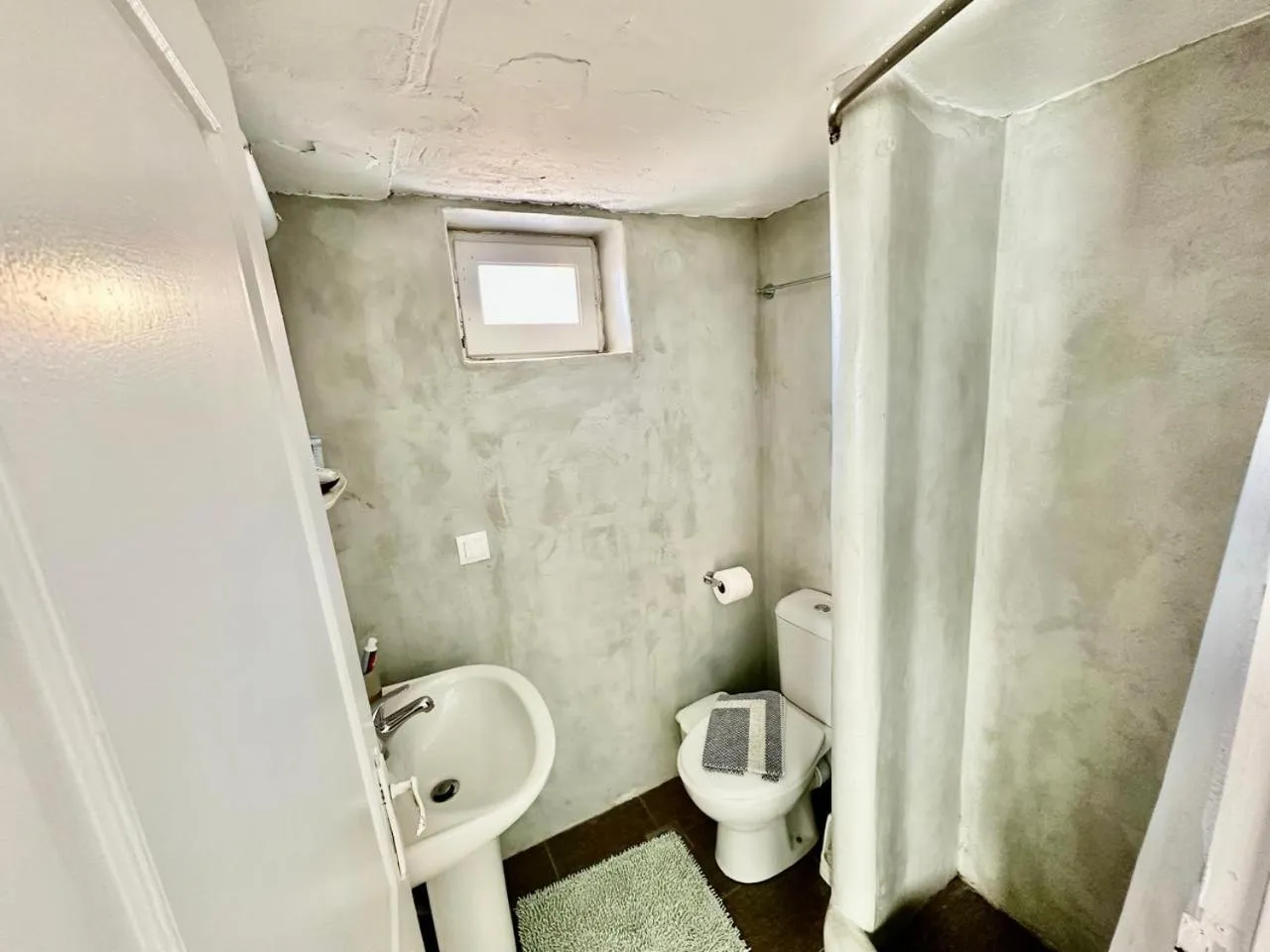 Bathroom in Popi Studios