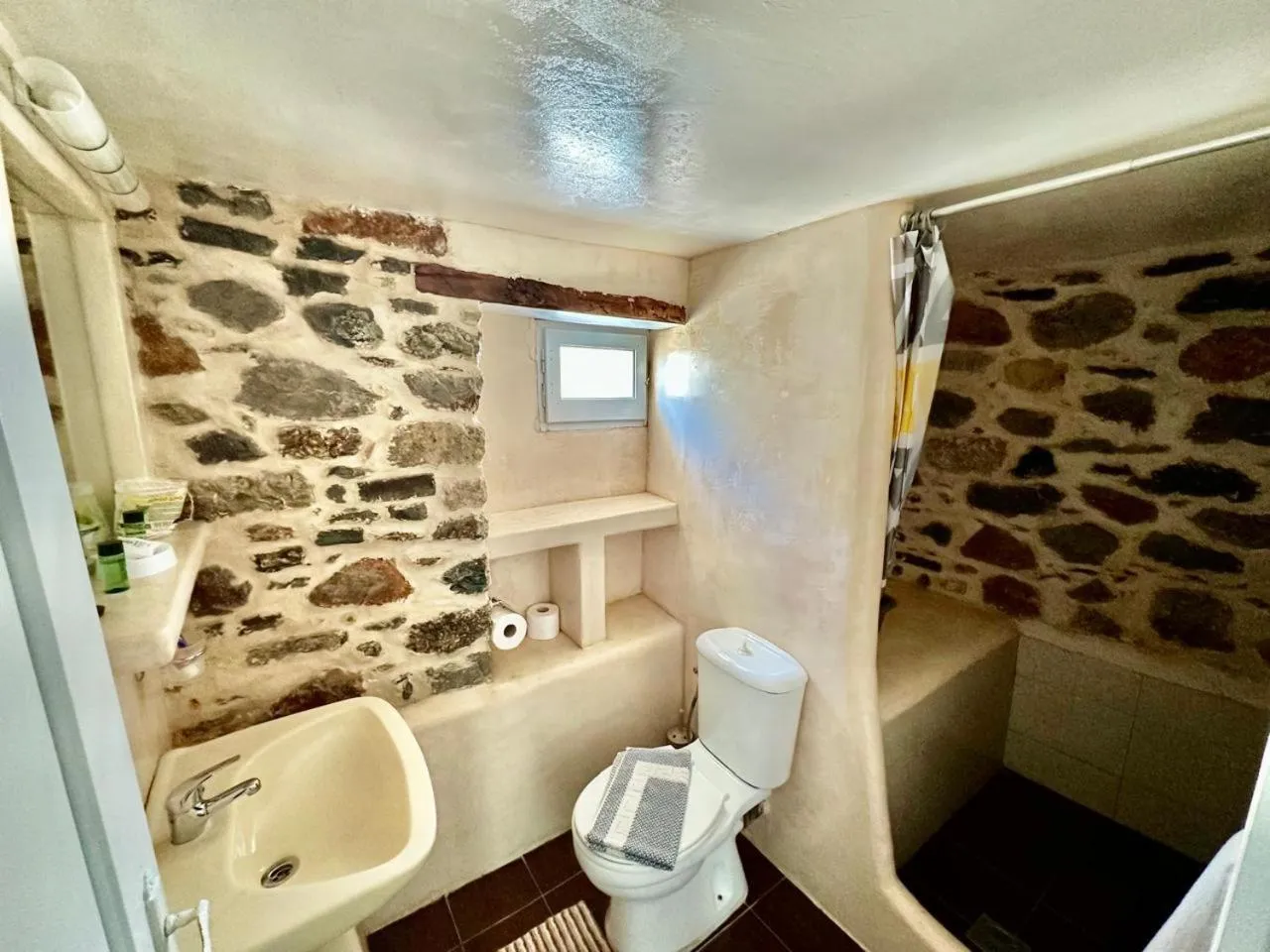 Bathroom in Popi Studios