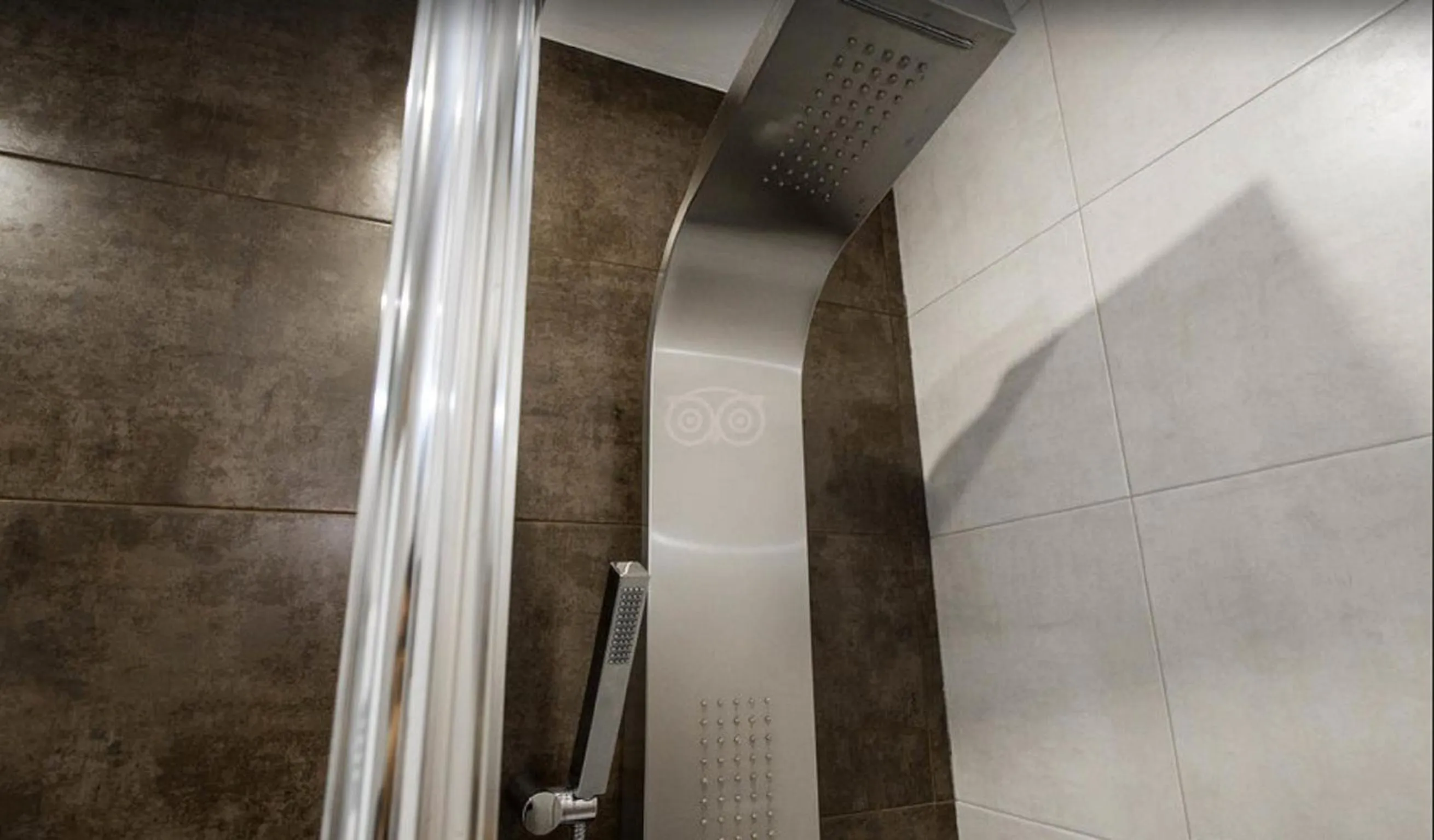 Shower in Hotel Itxas Gain Getaria