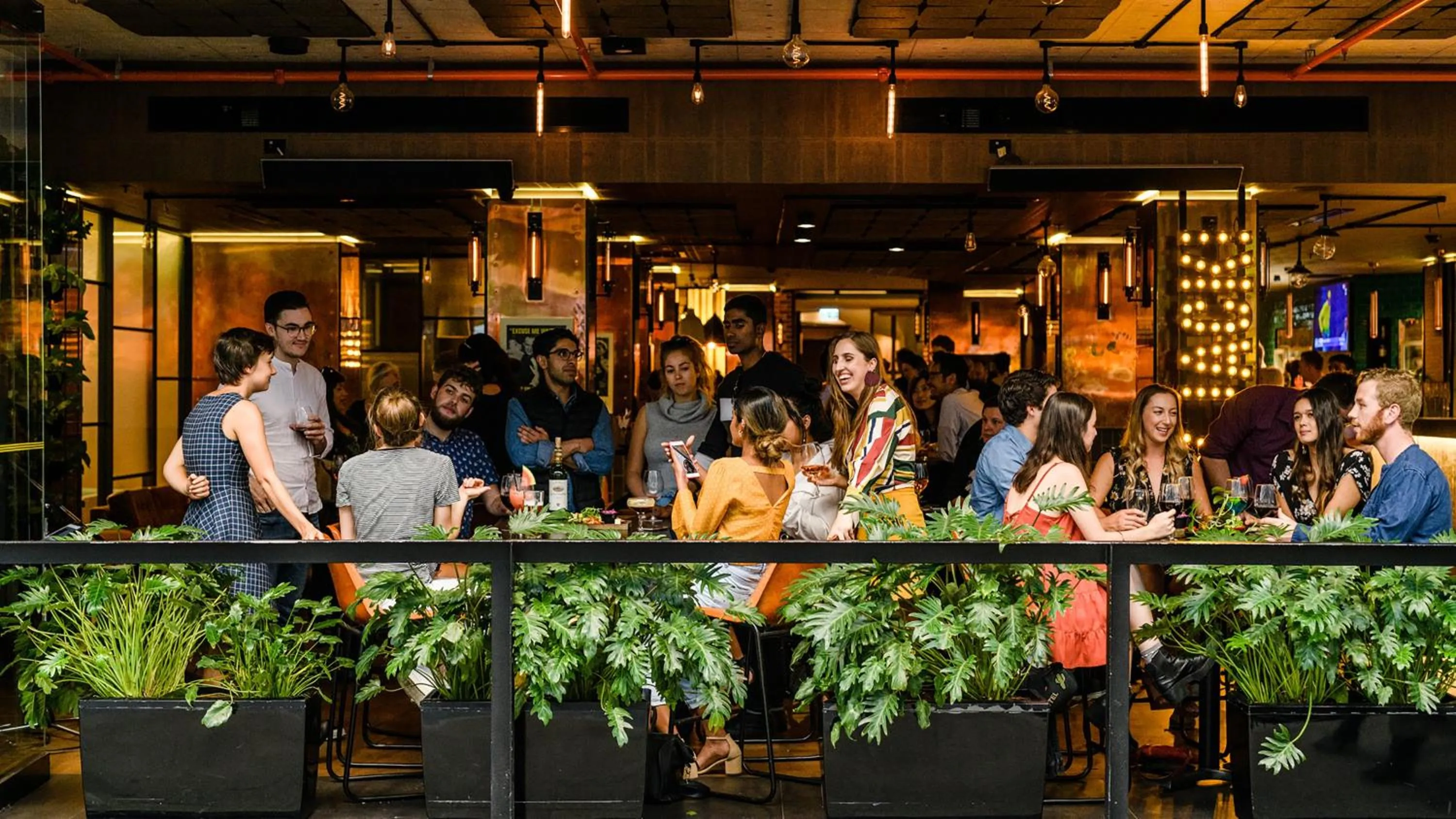 Lounge or bar in Holiday Inn Perth City Centre by IHG