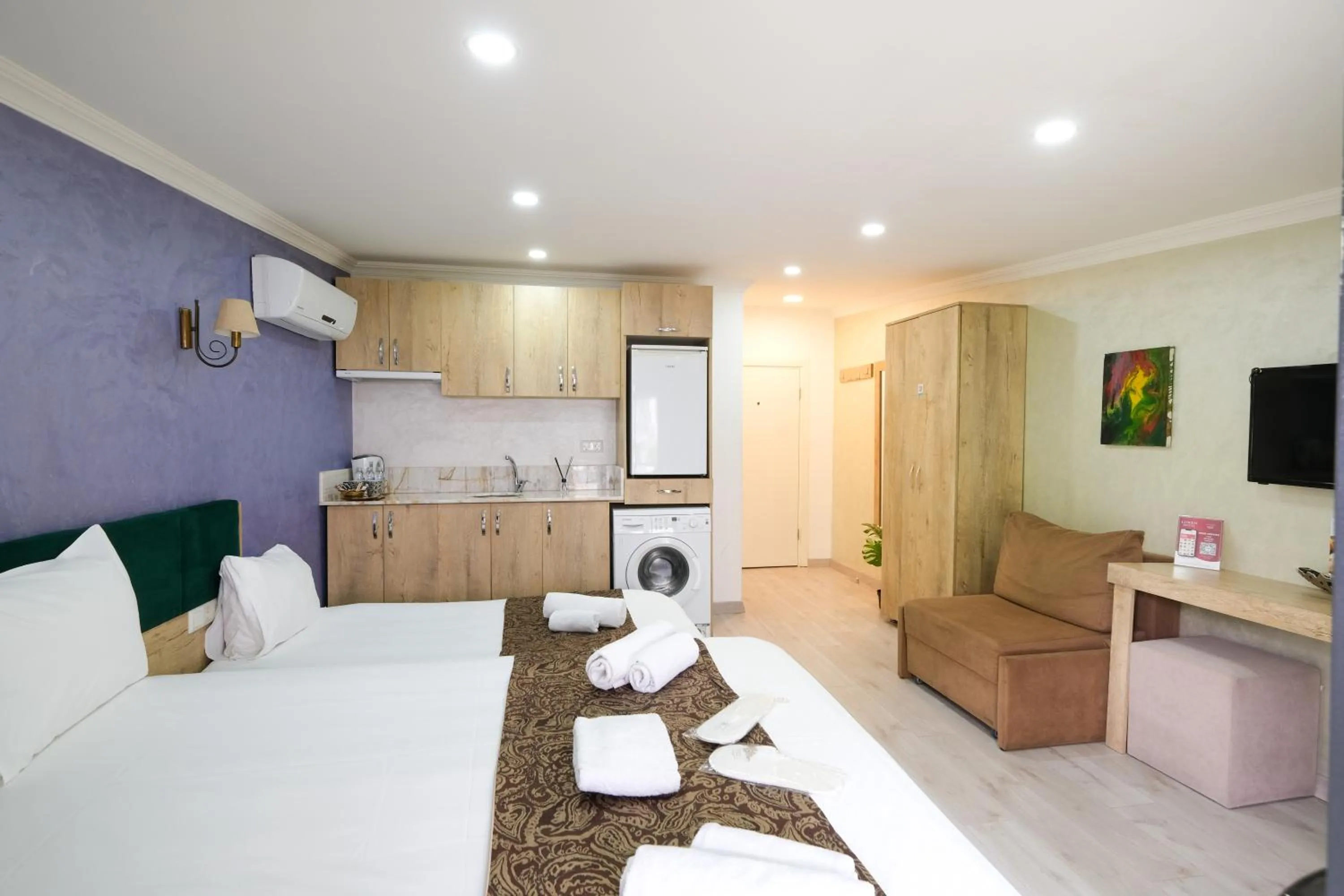 Bed in Loren Hotel&Suites