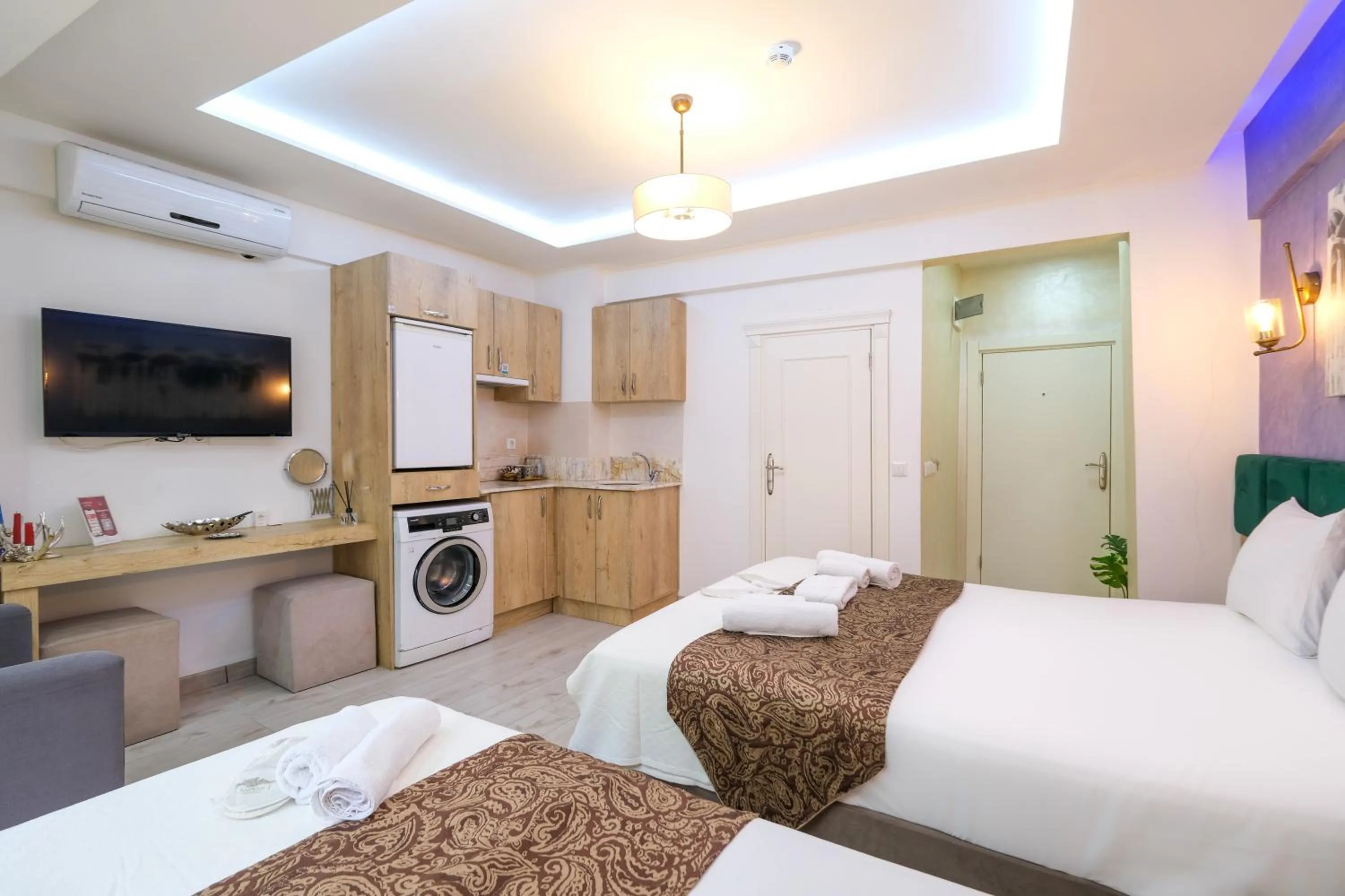 Bed in Loren Hotel&Suites